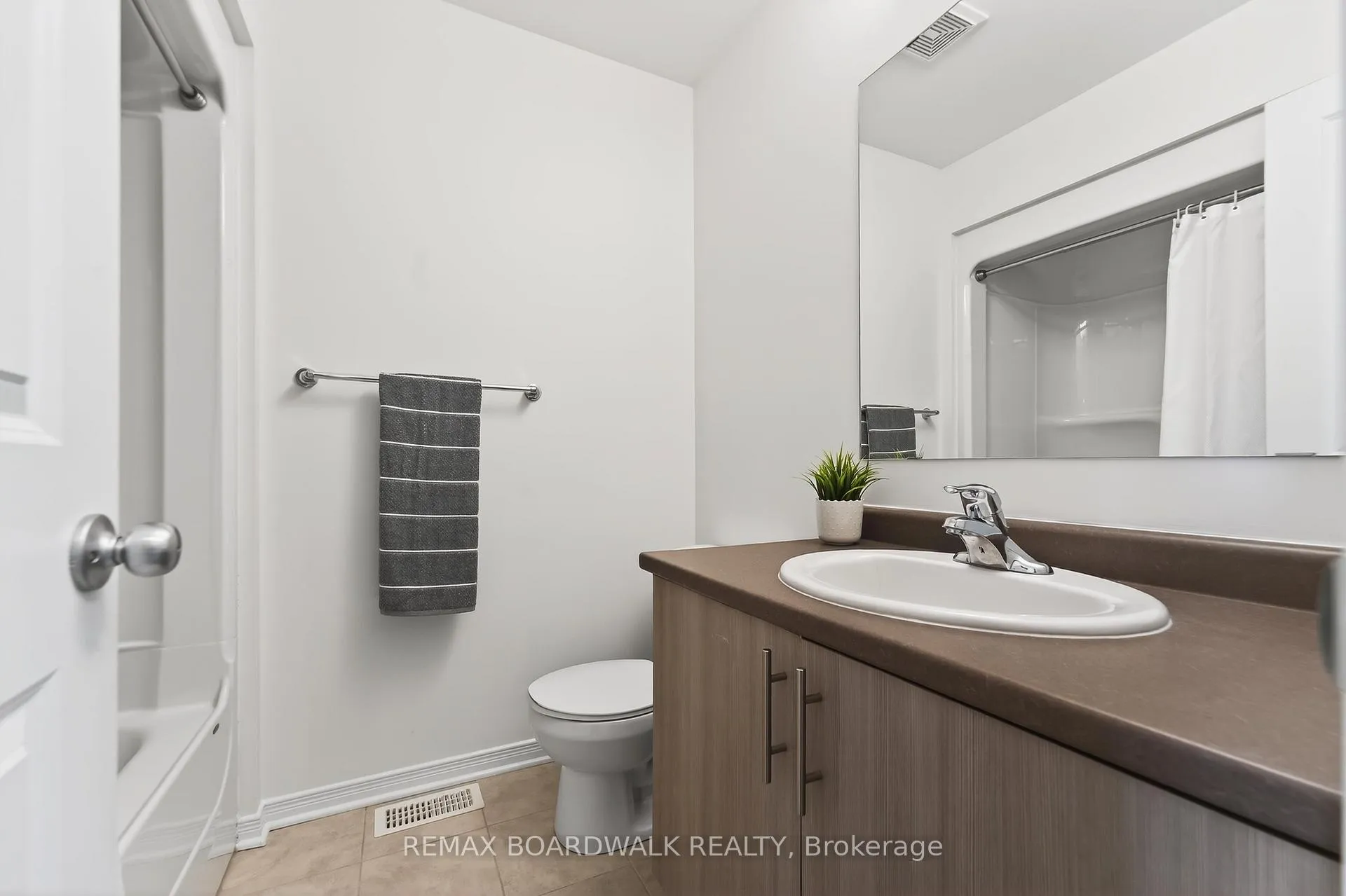 Photo 30 of 716 Oakglade Avenue, Ottawa, Kanata - Emerald Meadows/Trailwest — HOMEH