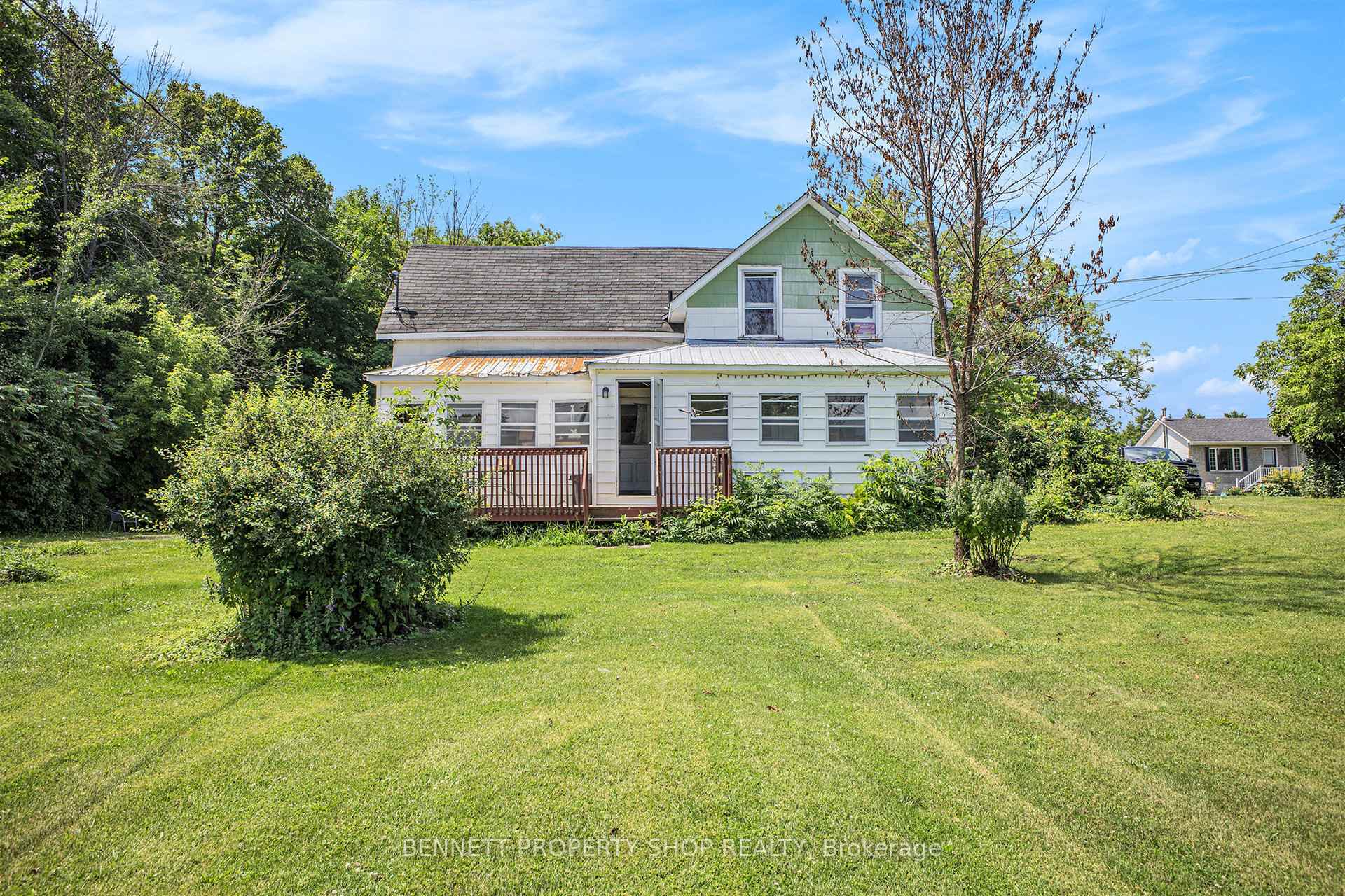 Front of 145 Sarah Street E