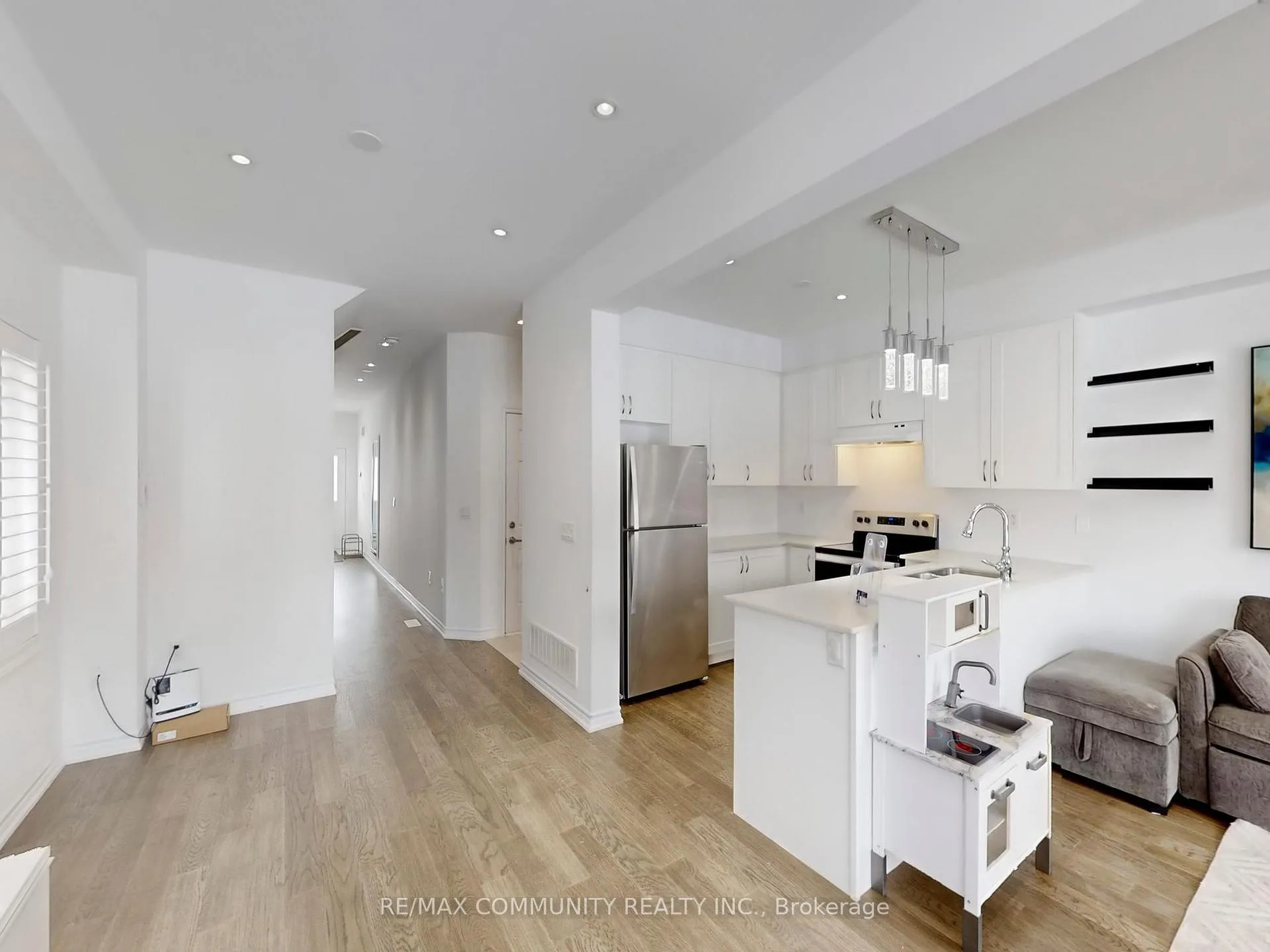 Photo 10 of 210 Ridley Crescent, Southgate — HOMEH