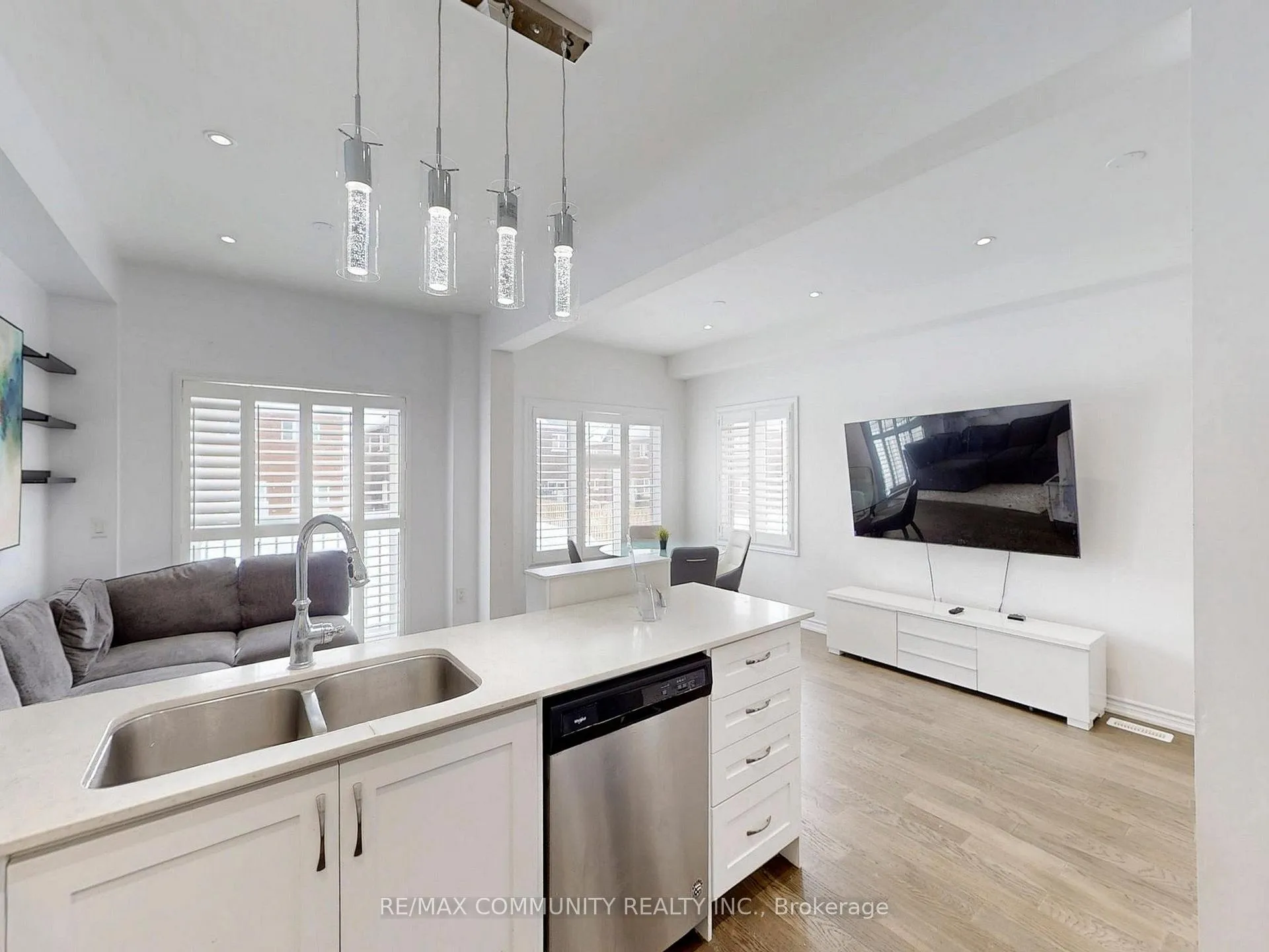 Photo 13 of 210 Ridley Crescent, Southgate — HOMEH
