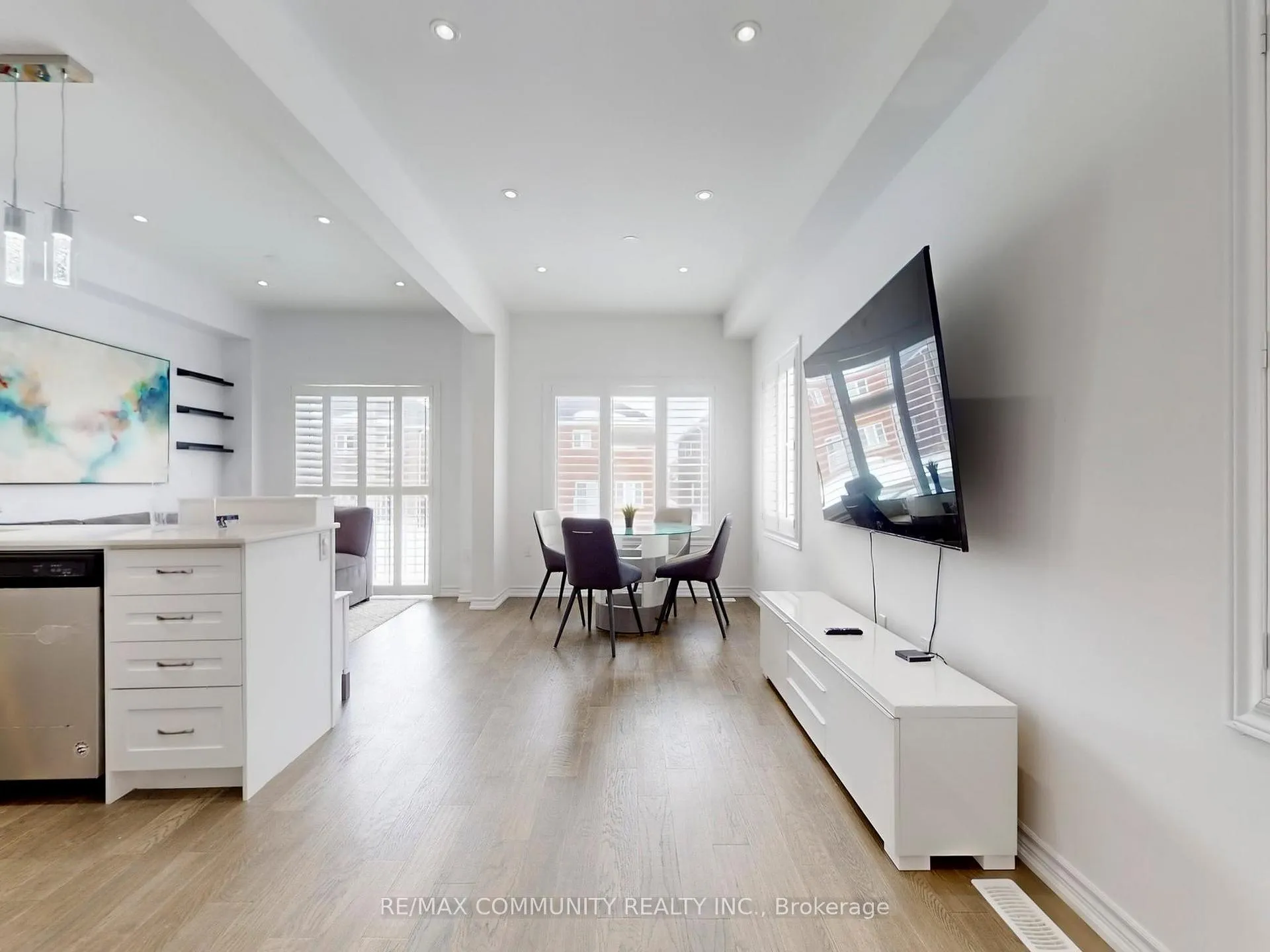 Photo 14 of 210 Ridley Crescent, Southgate — HOMEH