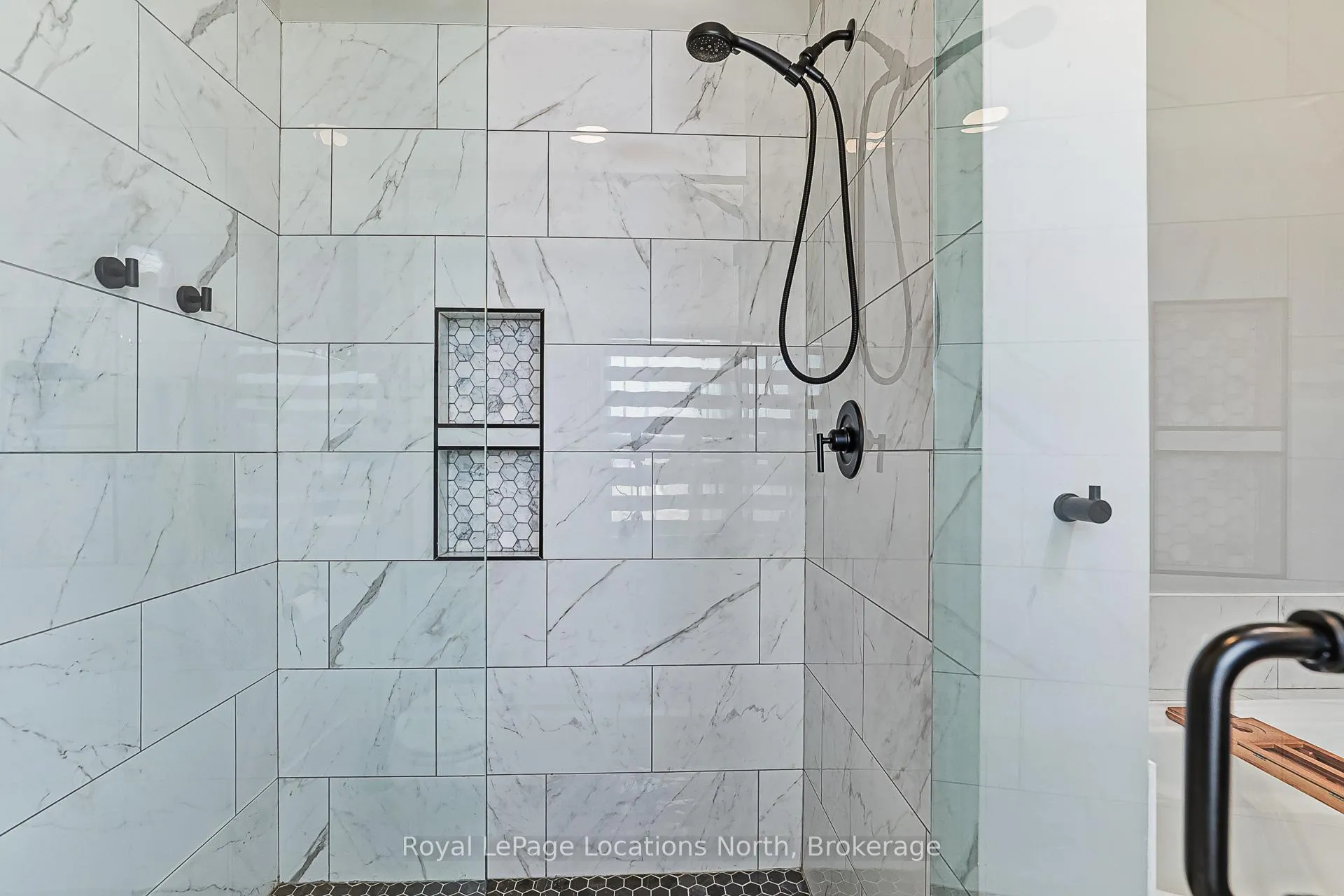 Photo 16 of 65 Findlay Drive, Collingwood — HOMEH