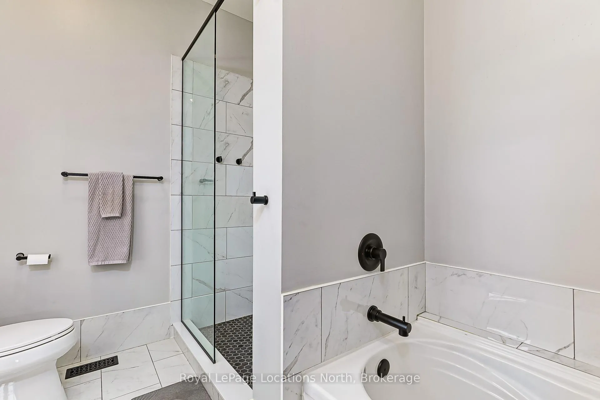 Photo 17 of 65 Findlay Drive, Collingwood — HOMEH