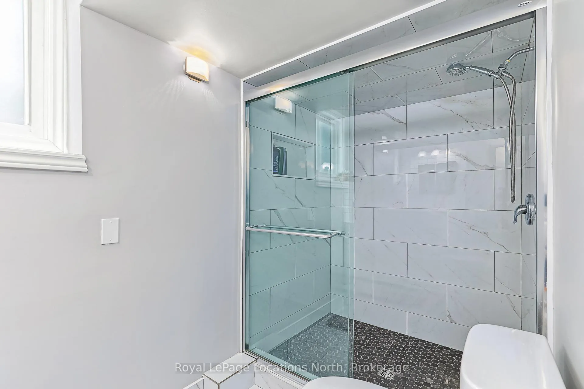 Photo 33 of 65 Findlay Drive, Collingwood — HOMEH