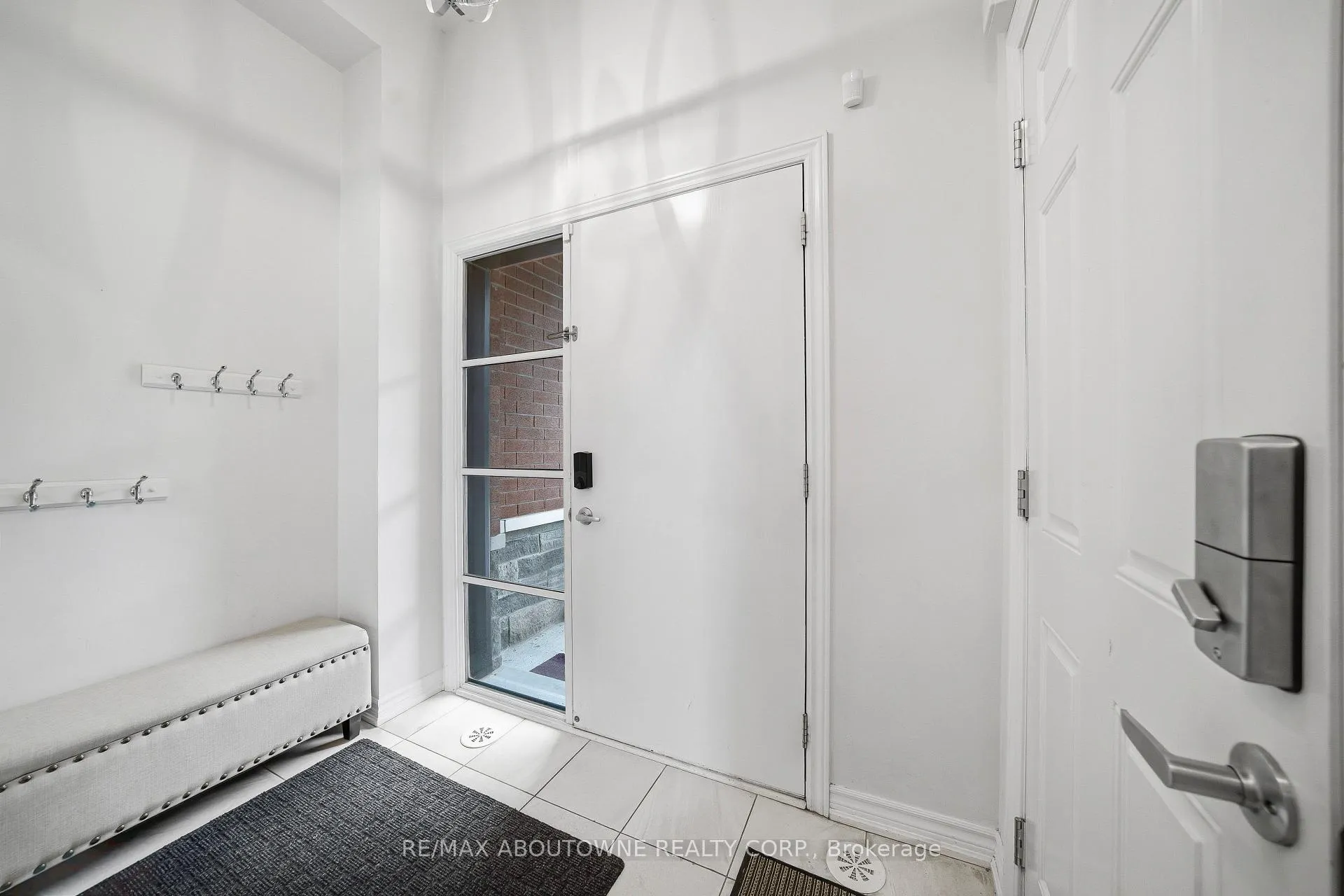 Photo 4 of 3066 Cascade Common, Oakville, Joshua Meadows — HOMEH
