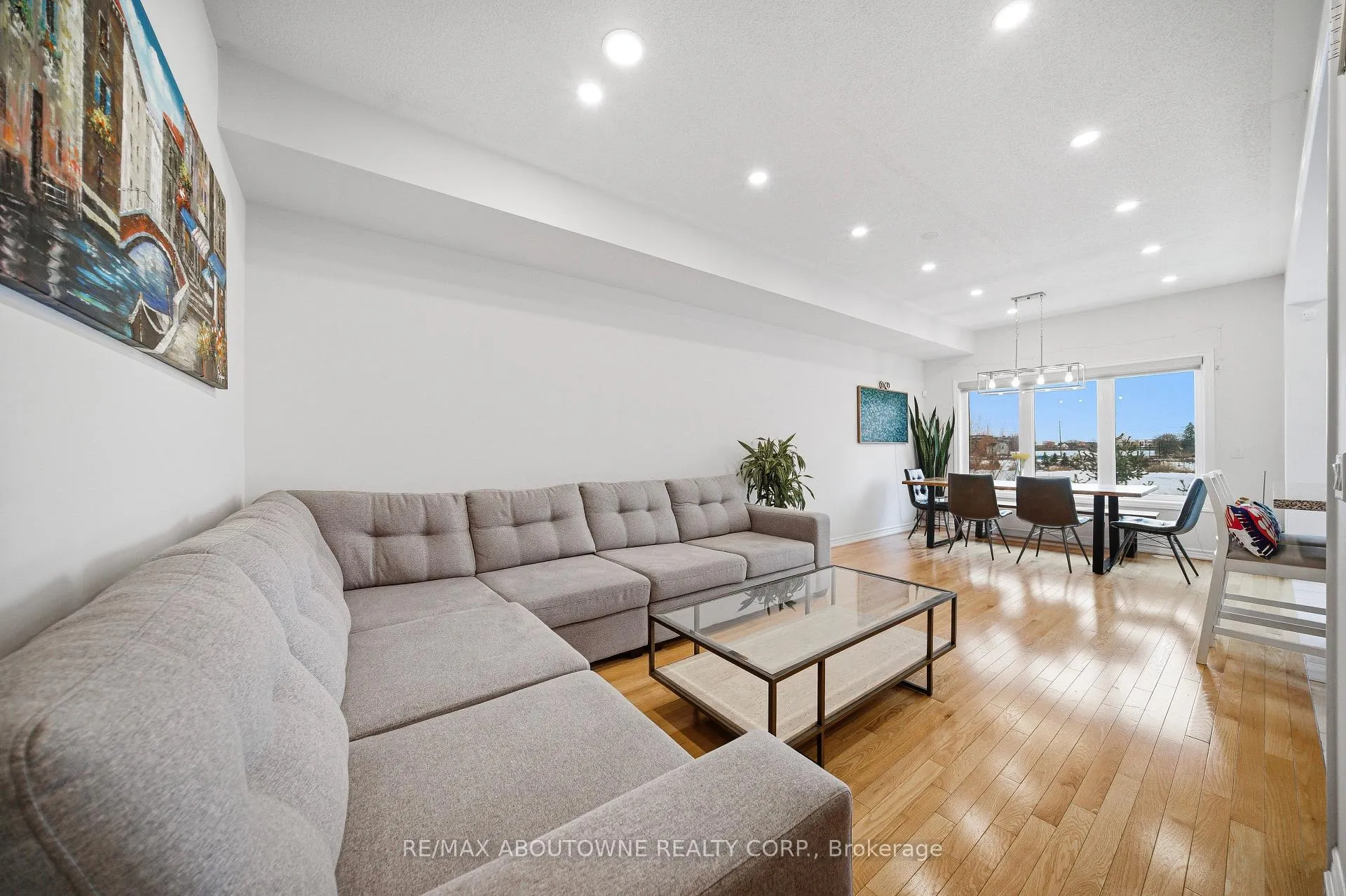 Photo 8 of 3066 Cascade Common, Oakville, Joshua Meadows — HOMEH
