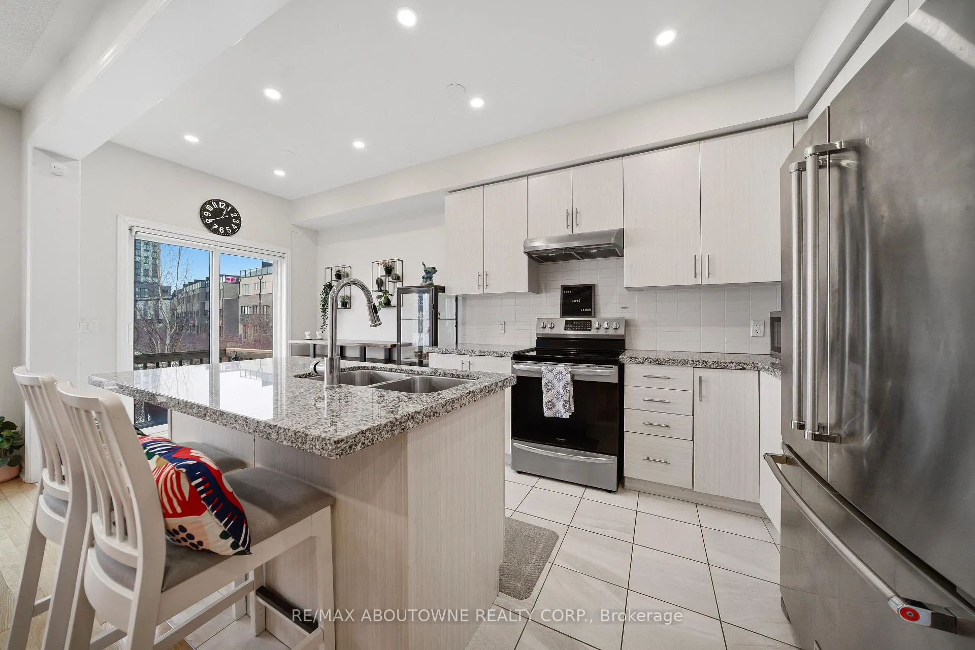 Photo 11 of 3066 Cascade Common, Oakville, Joshua Meadows — HOMEH
