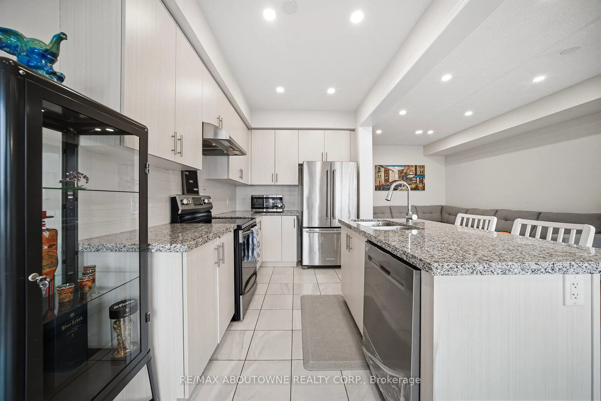 Photo 12 of 3066 Cascade Common, Oakville, Joshua Meadows — HOMEH