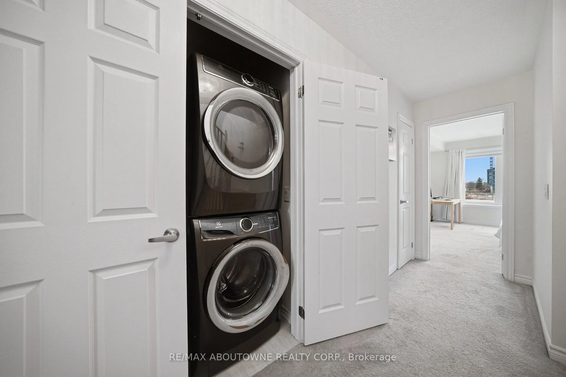 Photo 28 of 3066 Cascade Common, Oakville, Joshua Meadows — HOMEH