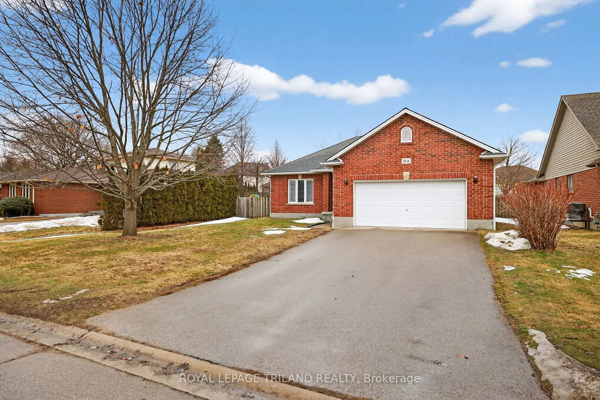 Photo 2 of 214 Mitchell Court, Thames Centre, Dorchester — HOMEH