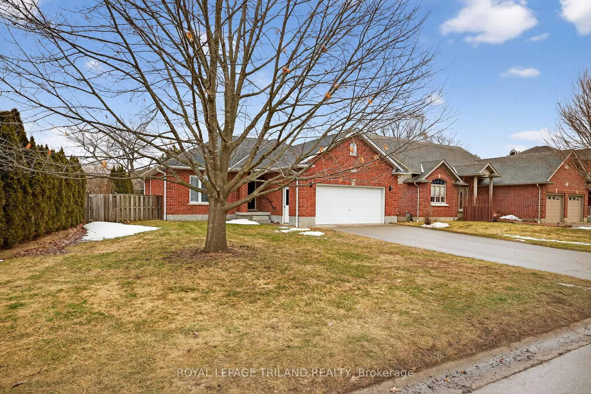 Photo 3 of 214 Mitchell Court, Thames Centre, Dorchester — HOMEH