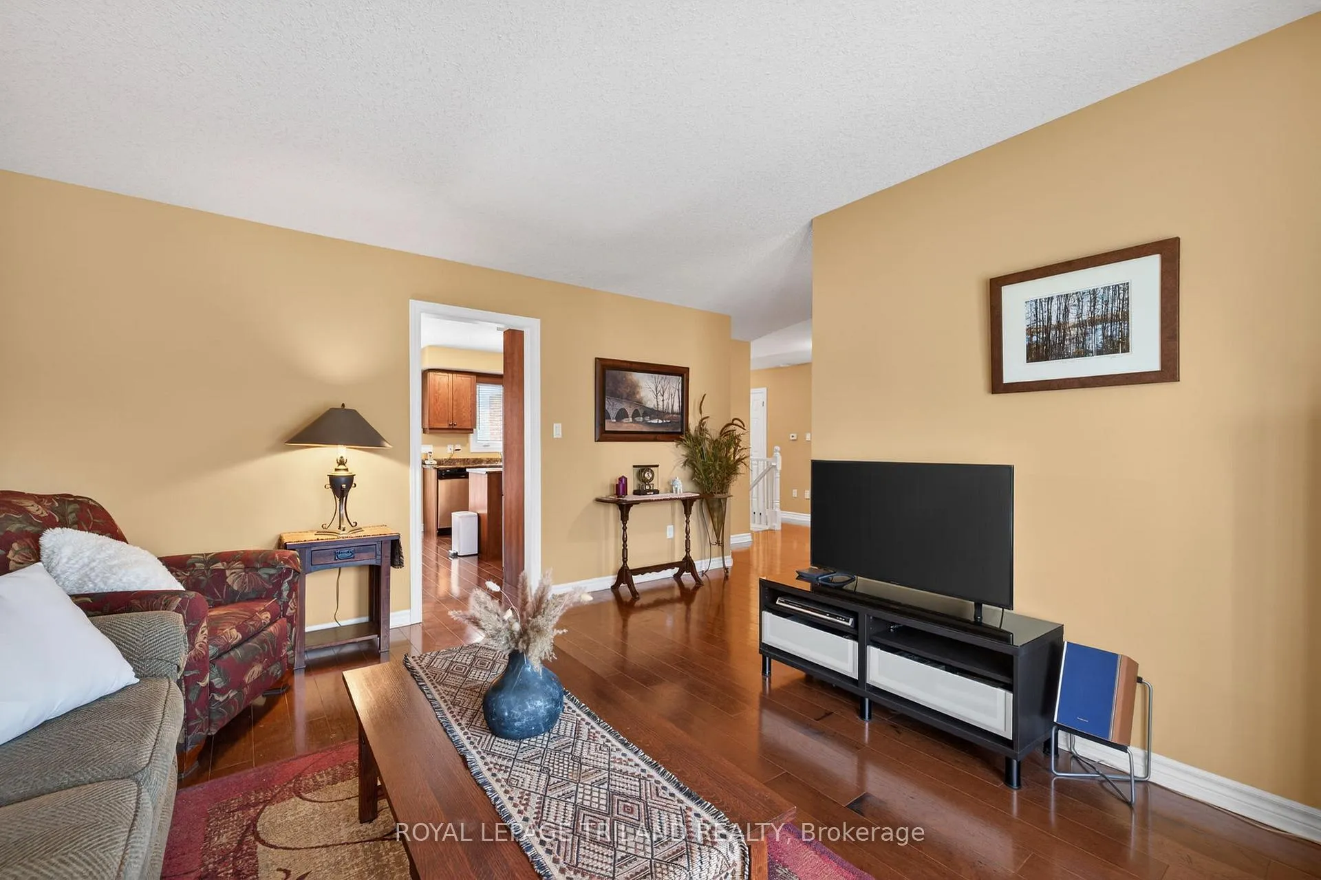 Photo 8 of 214 Mitchell Court, Thames Centre, Dorchester — HOMEH