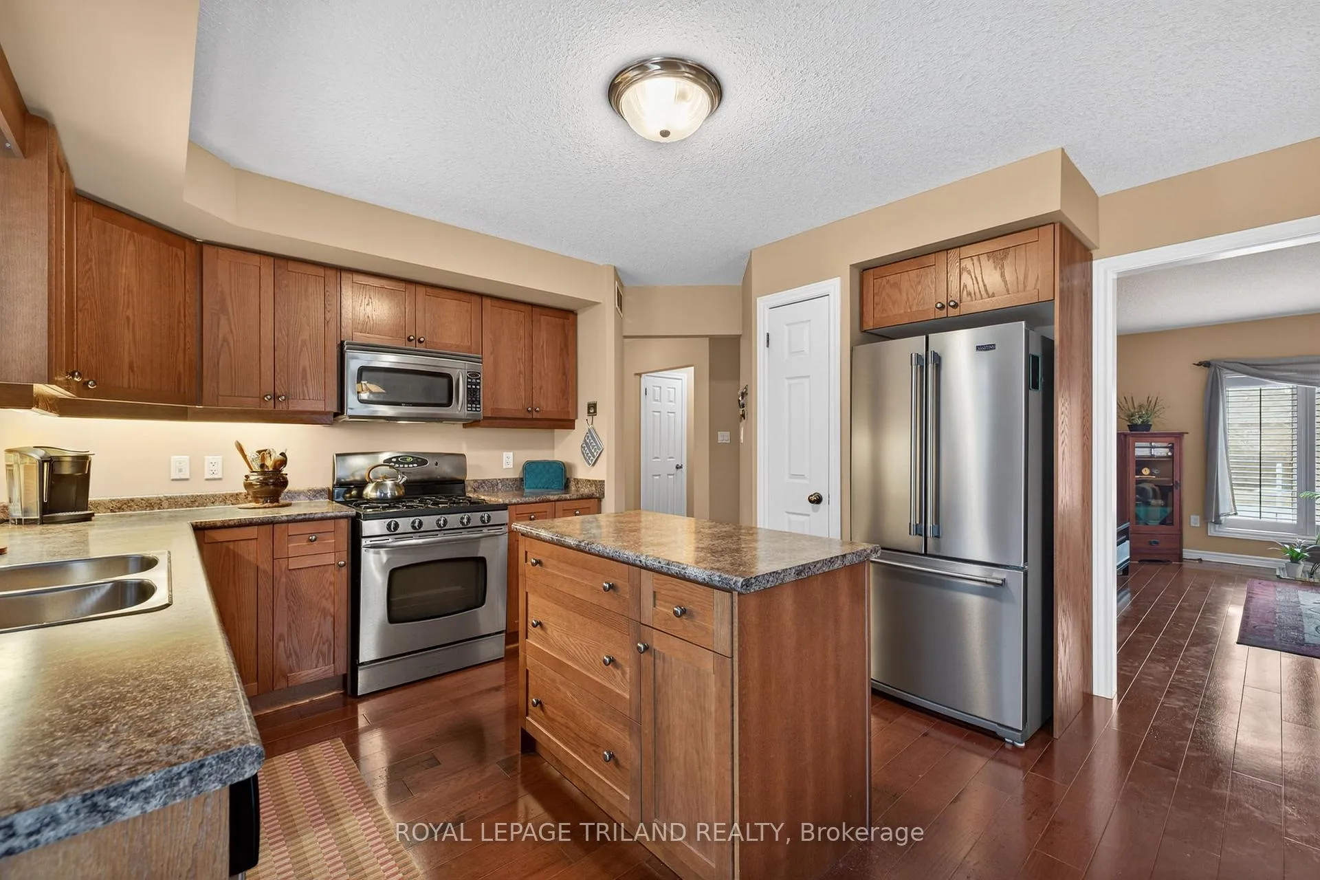 Photo 11 of 214 Mitchell Court, Thames Centre, Dorchester — HOMEH