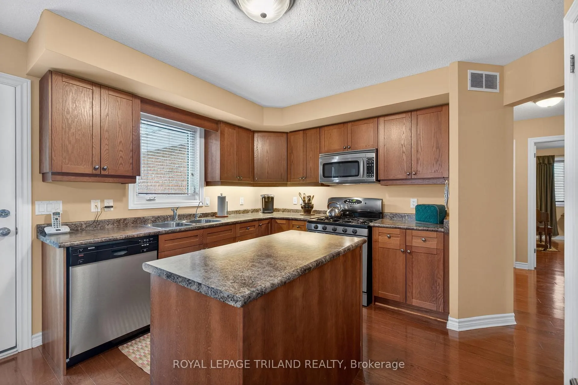 Photo 12 of 214 Mitchell Court, Thames Centre, Dorchester — HOMEH