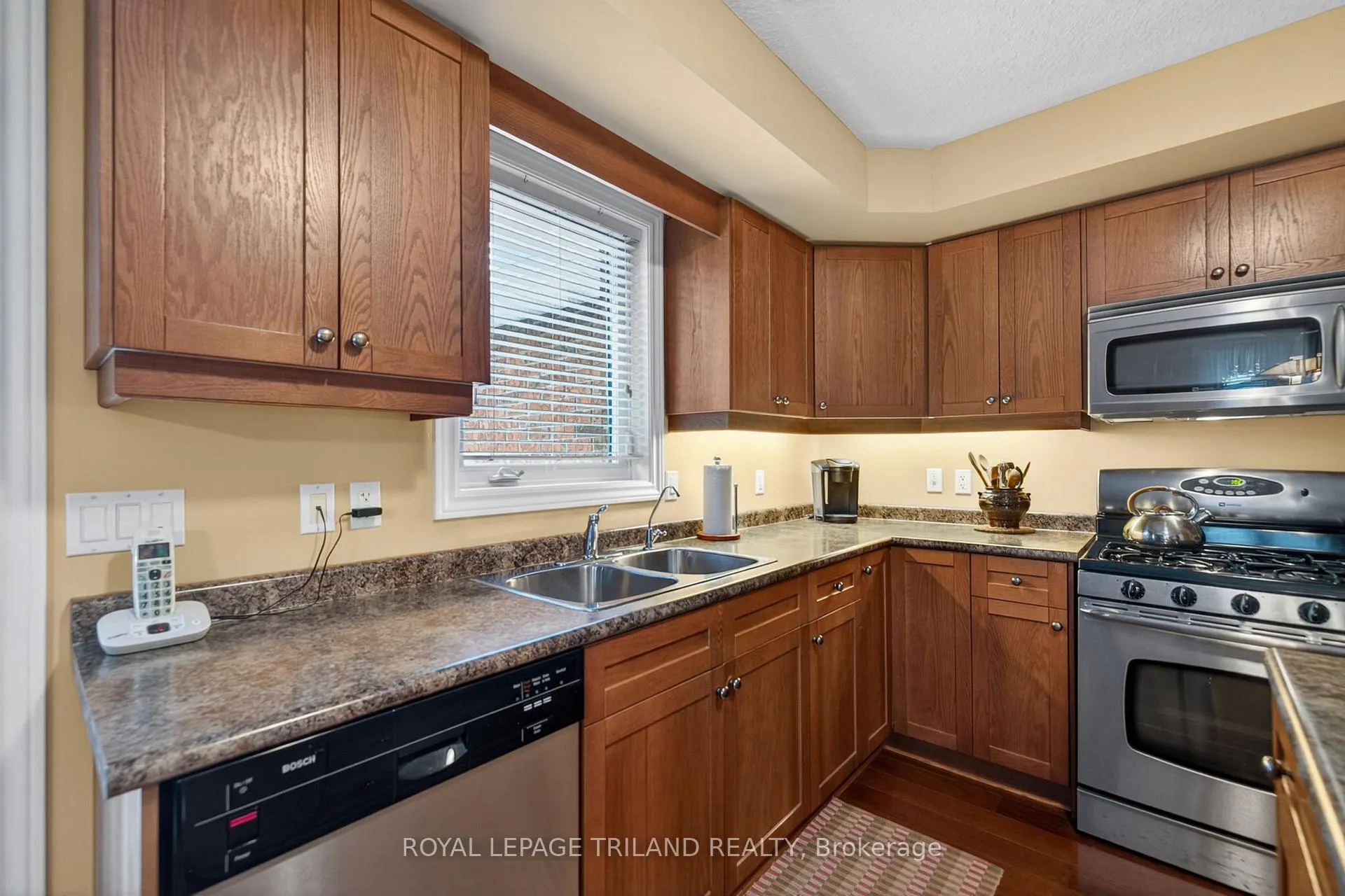 Photo 13 of 214 Mitchell Court, Thames Centre, Dorchester — HOMEH