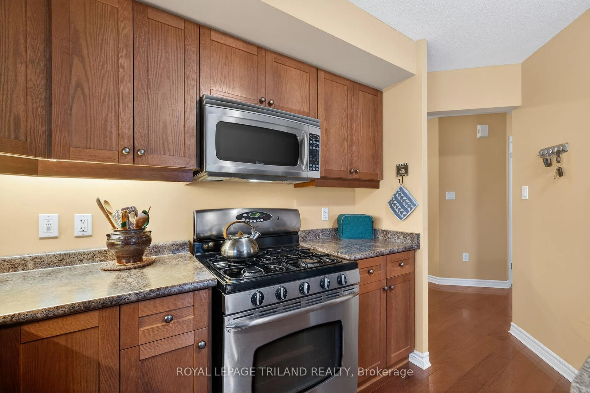 Photo 14 of 214 Mitchell Court, Thames Centre, Dorchester — HOMEH