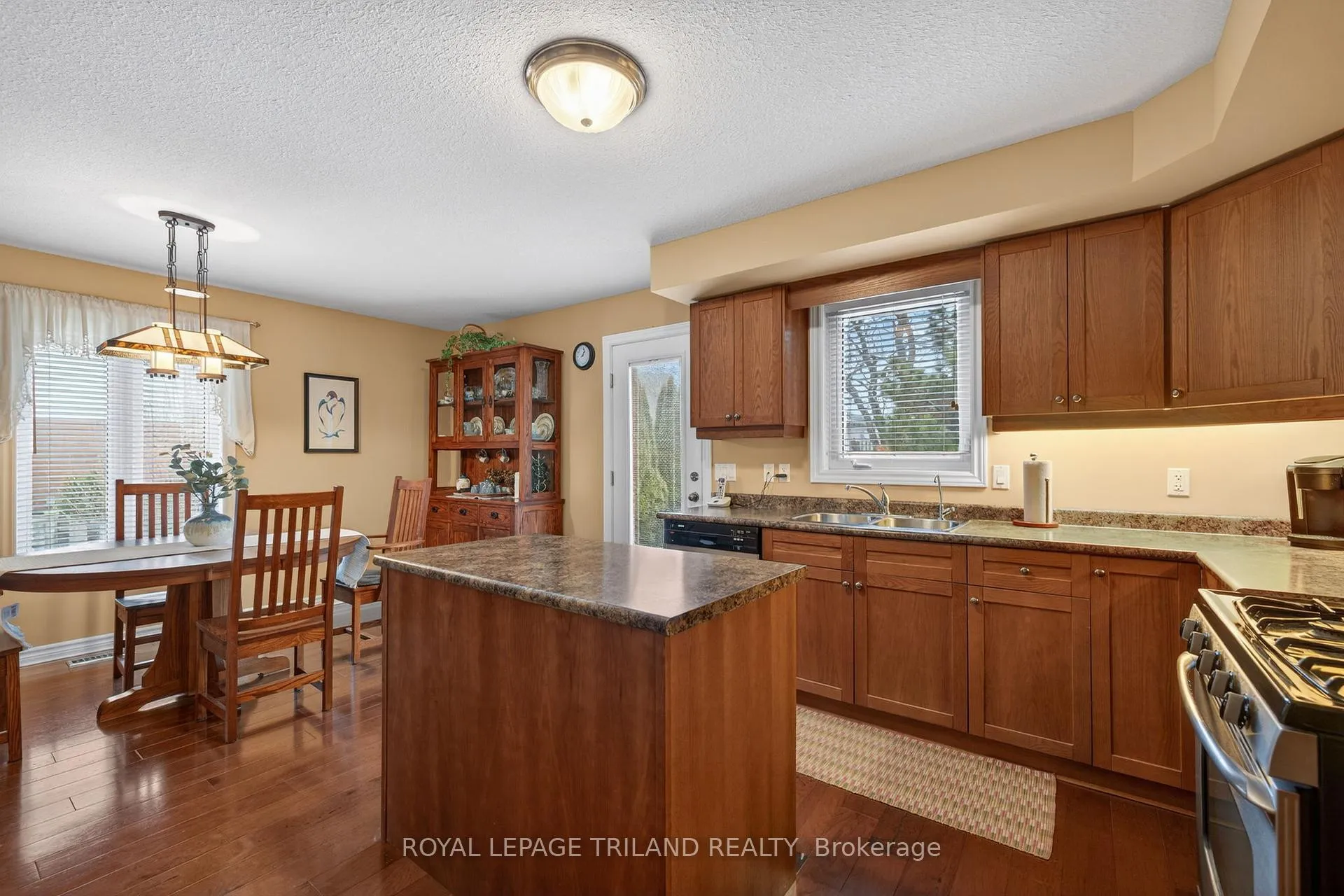 Photo 15 of 214 Mitchell Court, Thames Centre, Dorchester — HOMEH