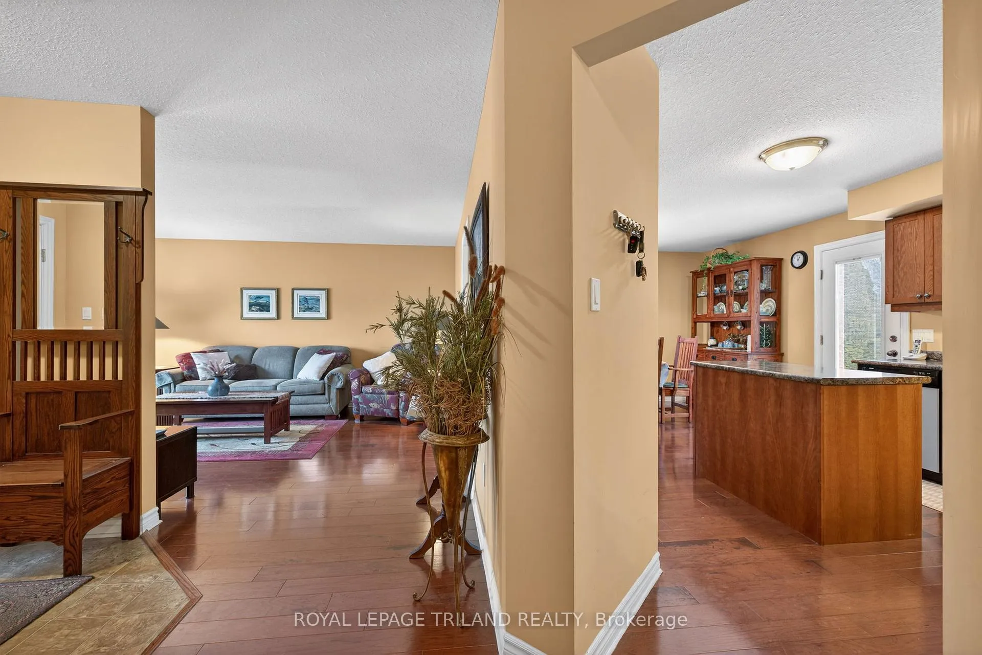 Photo 17 of 214 Mitchell Court, Thames Centre, Dorchester — HOMEH