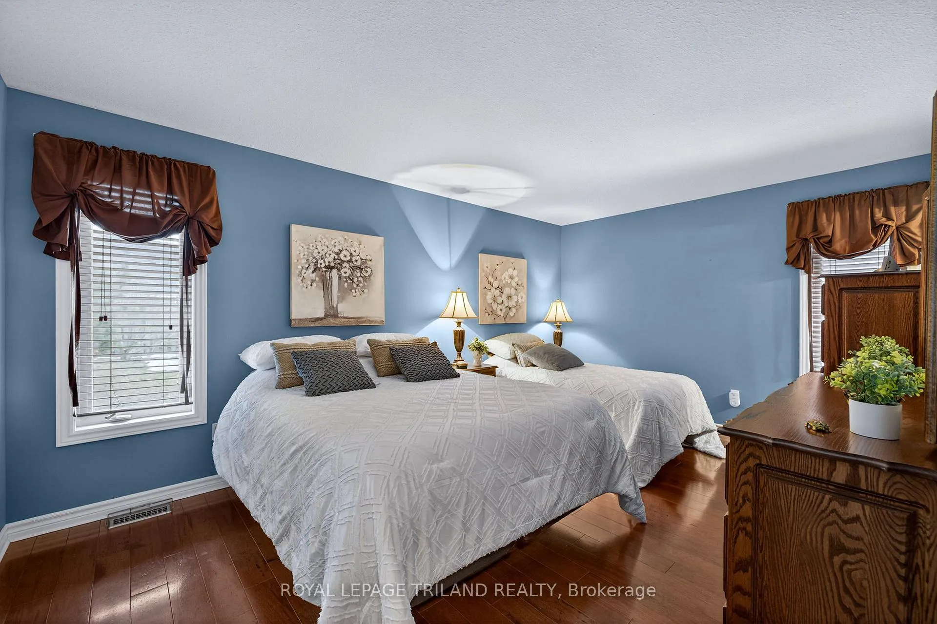 Photo 23 of 214 Mitchell Court, Thames Centre, Dorchester — HOMEH