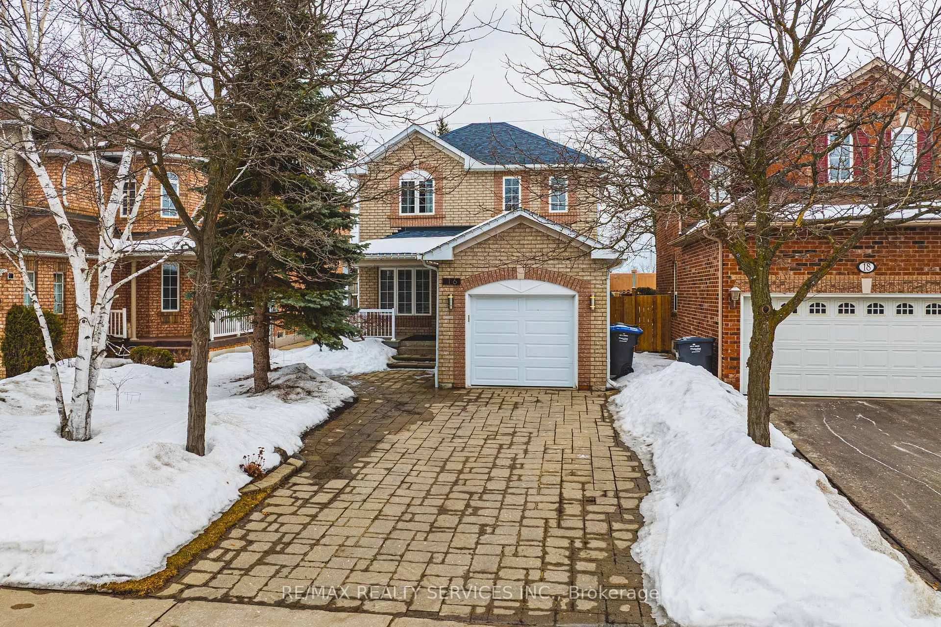 Photo 2 of 16 Twin Willow Crescent, Brampton, Snelgrove — HOMEH