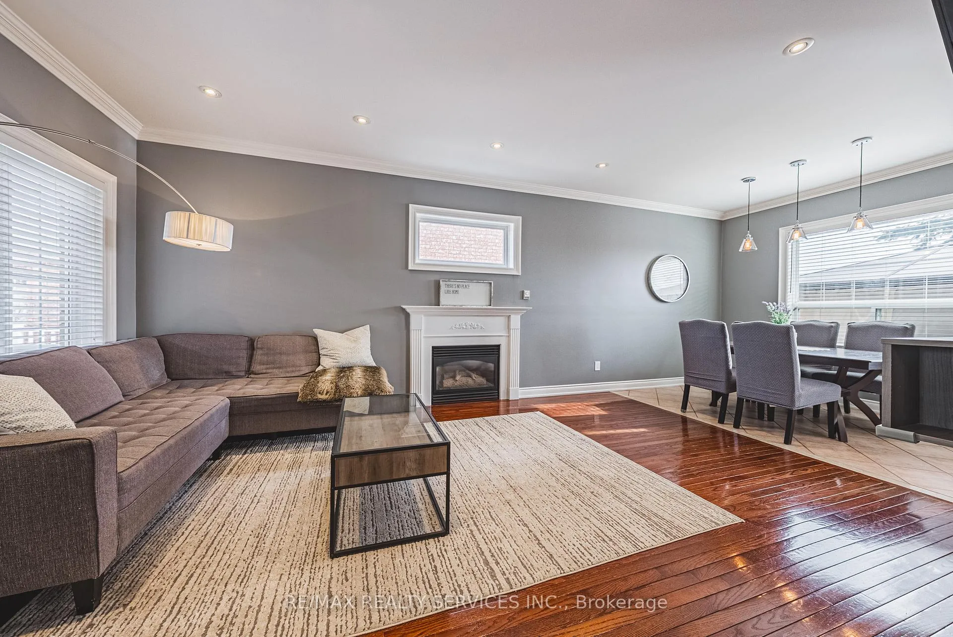 Photo 7 of 16 Twin Willow Crescent, Brampton, Snelgrove — HOMEH