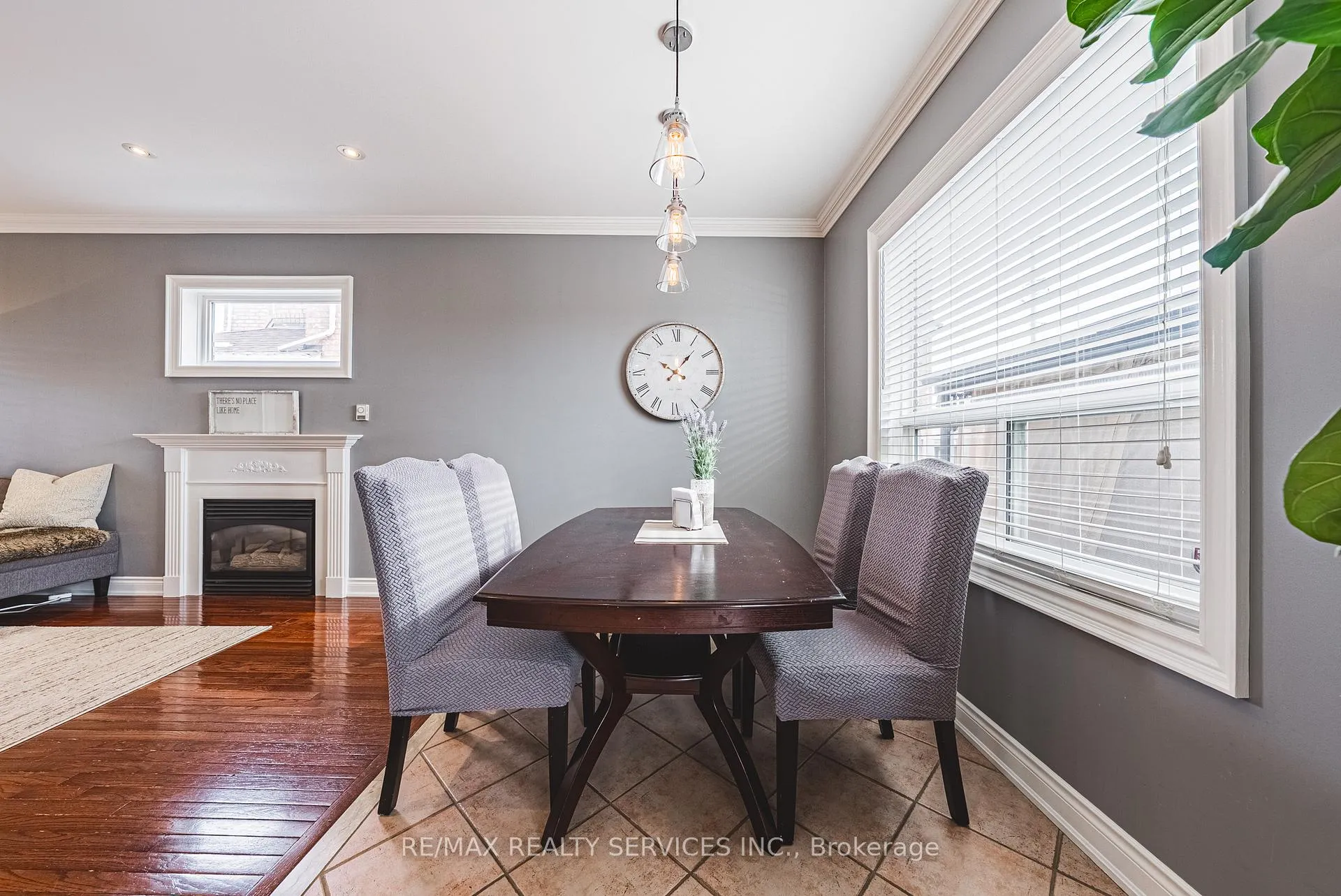 Photo 9 of 16 Twin Willow Crescent, Brampton, Snelgrove — HOMEH