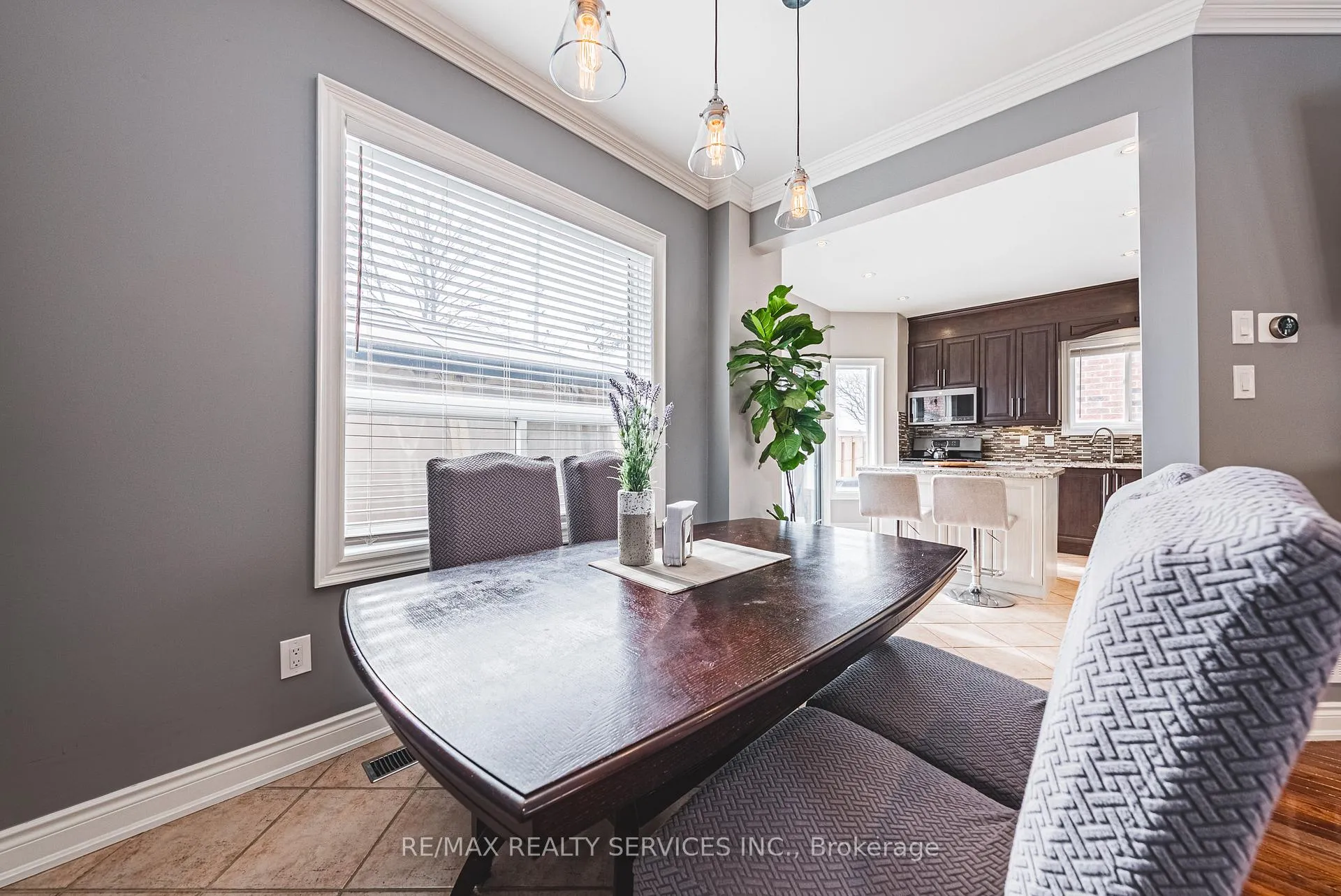 Photo 10 of 16 Twin Willow Crescent, Brampton, Snelgrove — HOMEH