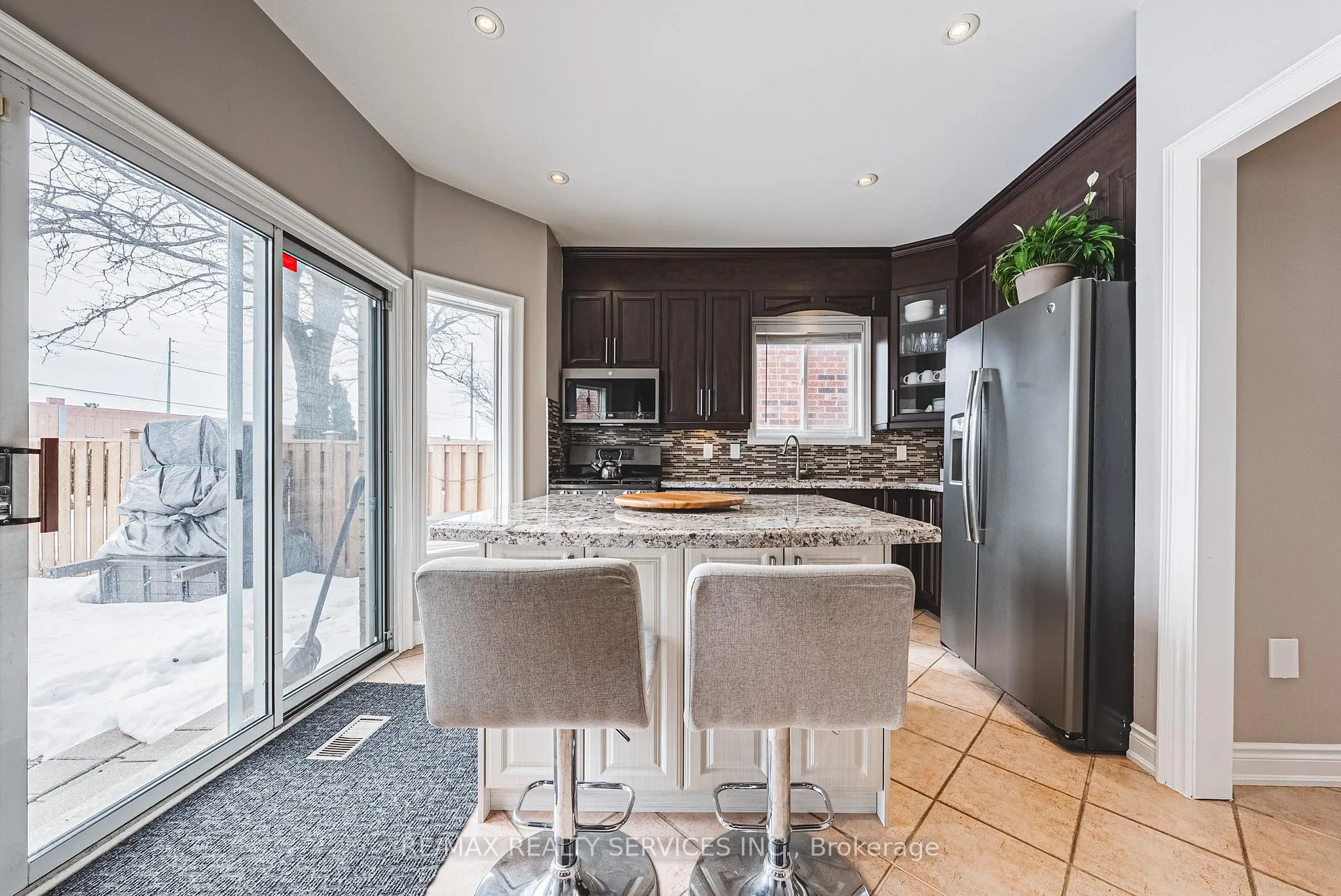 Photo 14 of 16 Twin Willow Crescent, Brampton, Snelgrove — HOMEH