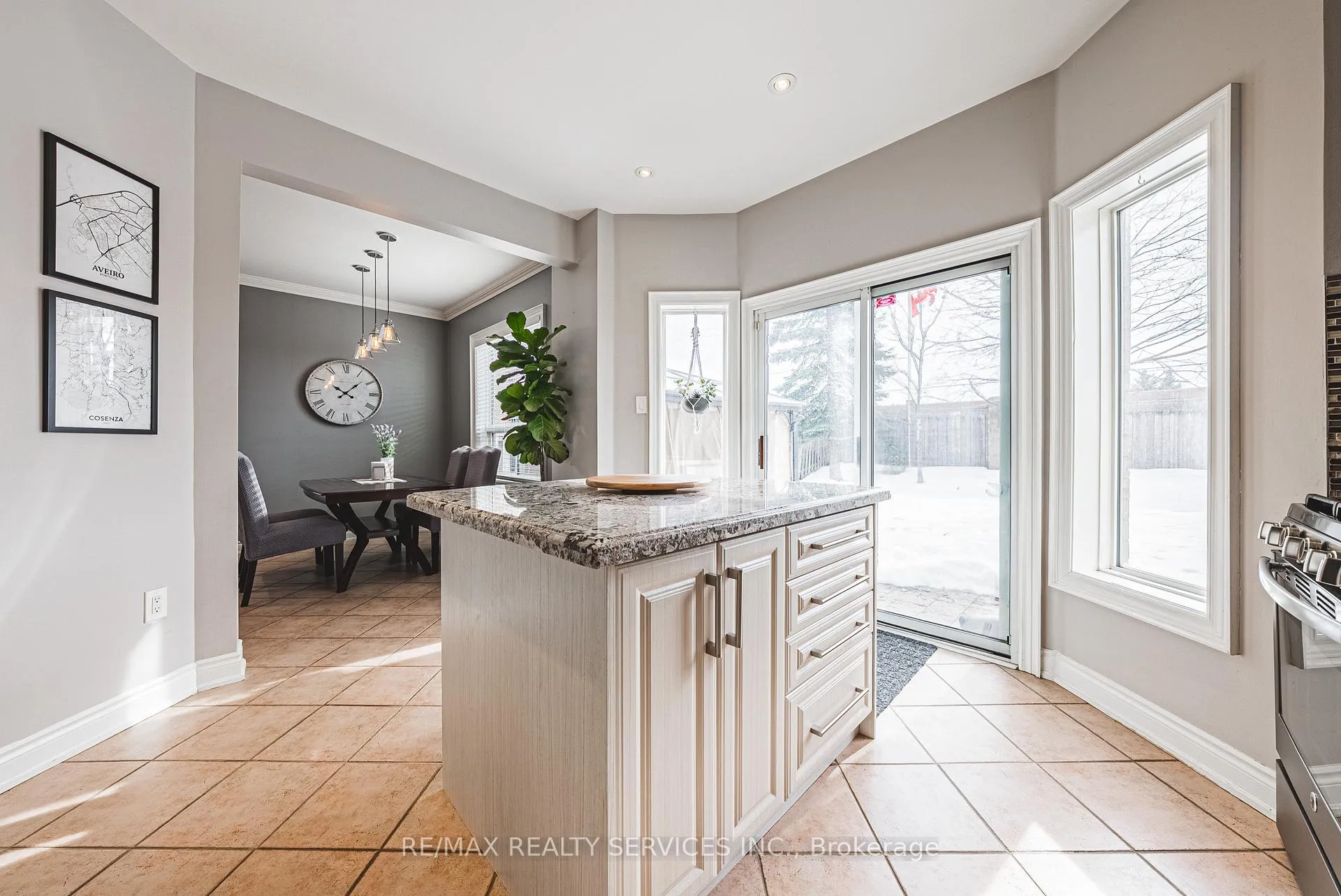 Photo 15 of 16 Twin Willow Crescent, Brampton, Snelgrove — HOMEH