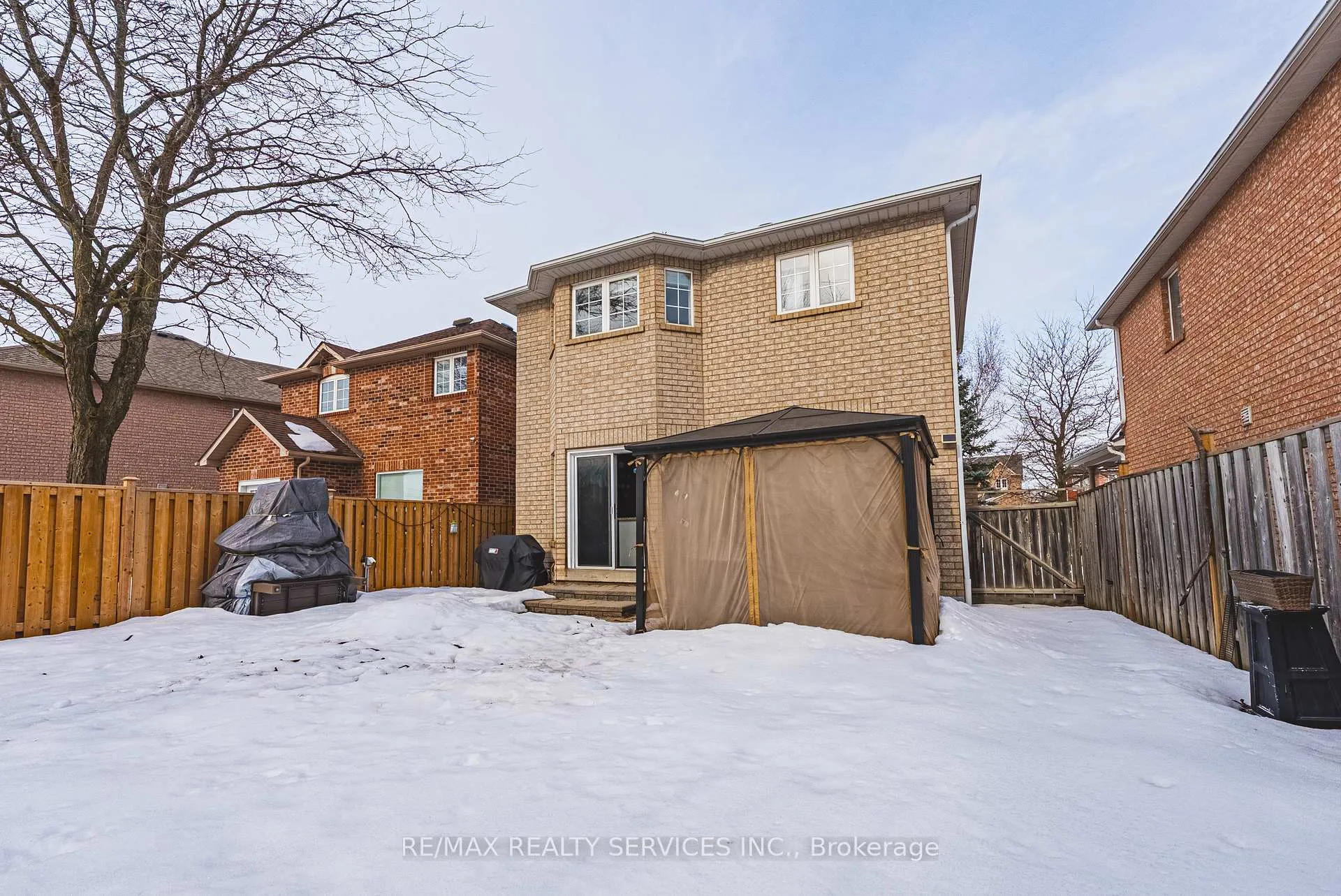 Photo 32 of 16 Twin Willow Crescent, Brampton, Snelgrove — HOMEH