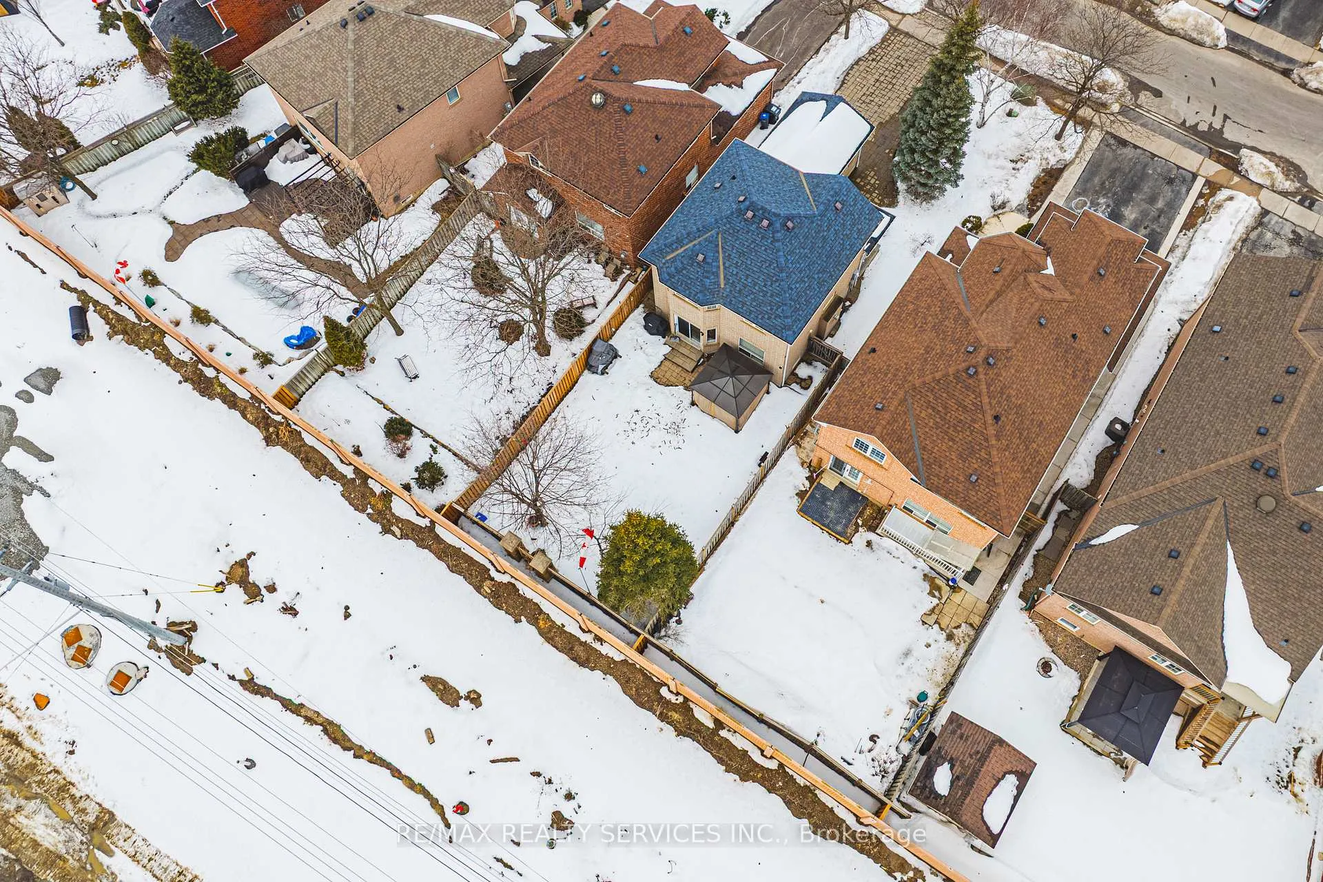 Photo 34 of 16 Twin Willow Crescent, Brampton, Snelgrove — HOMEH