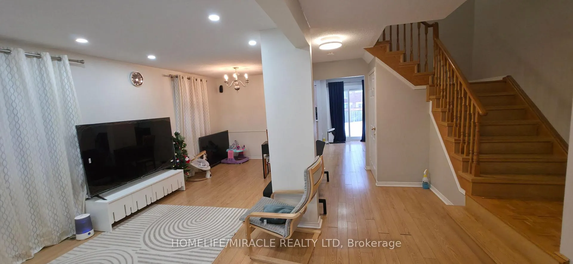 Photo 3 of 39 Ridware Crescent, Scarborough, Highland Creek — HOMEH