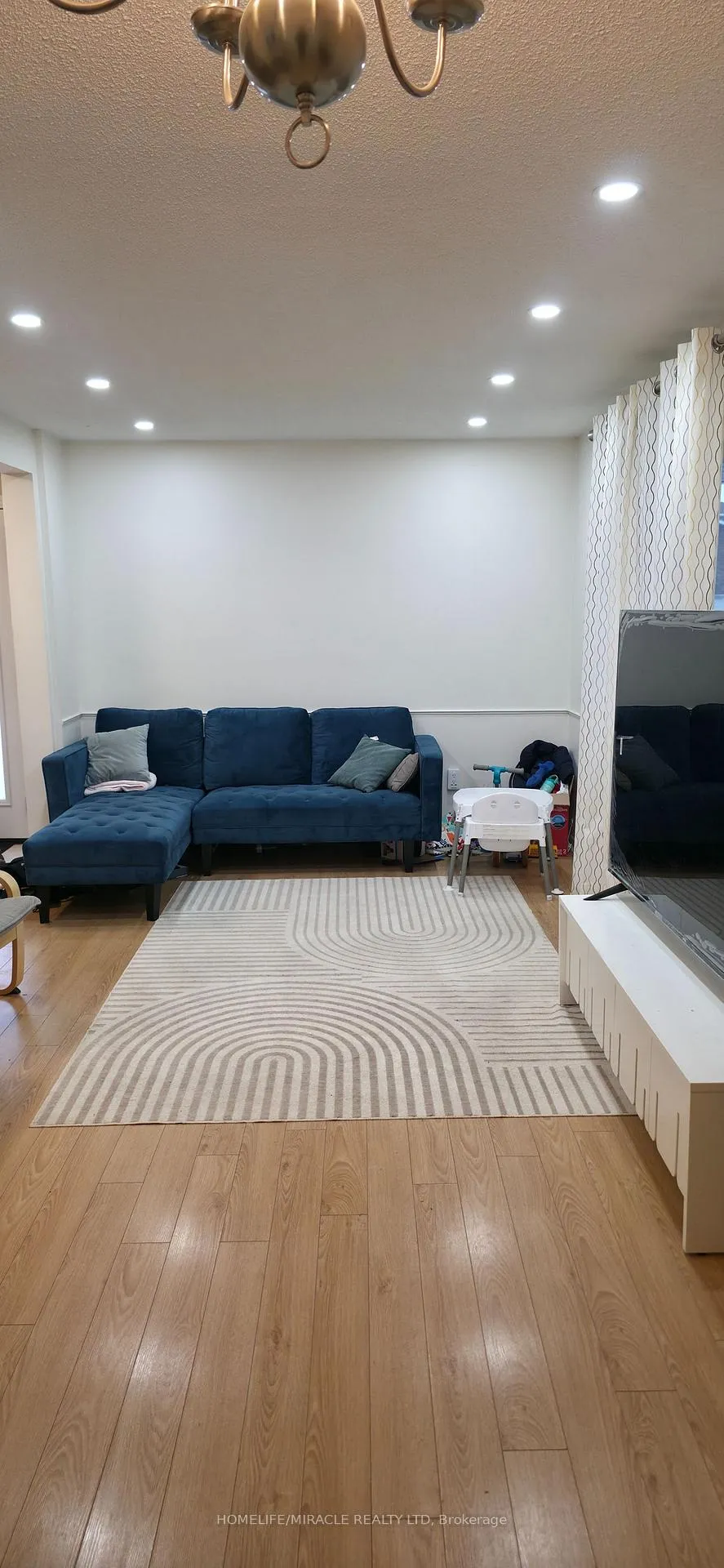 Photo 5 of 39 Ridware Crescent, Scarborough, Highland Creek — HOMEH