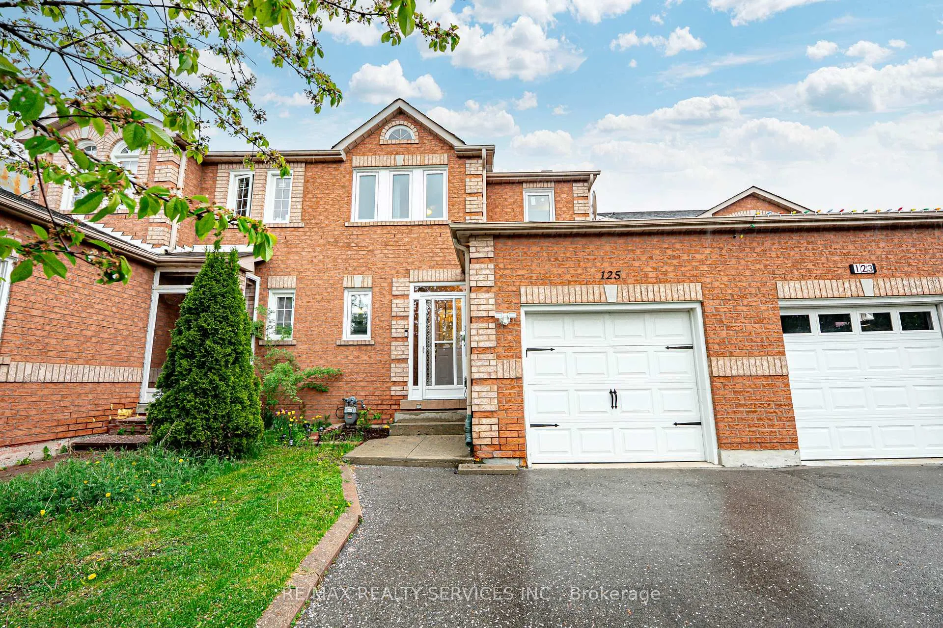 Photo 2 of 125 Lent Crescent, Brampton, Fletcher's West — HOMEH