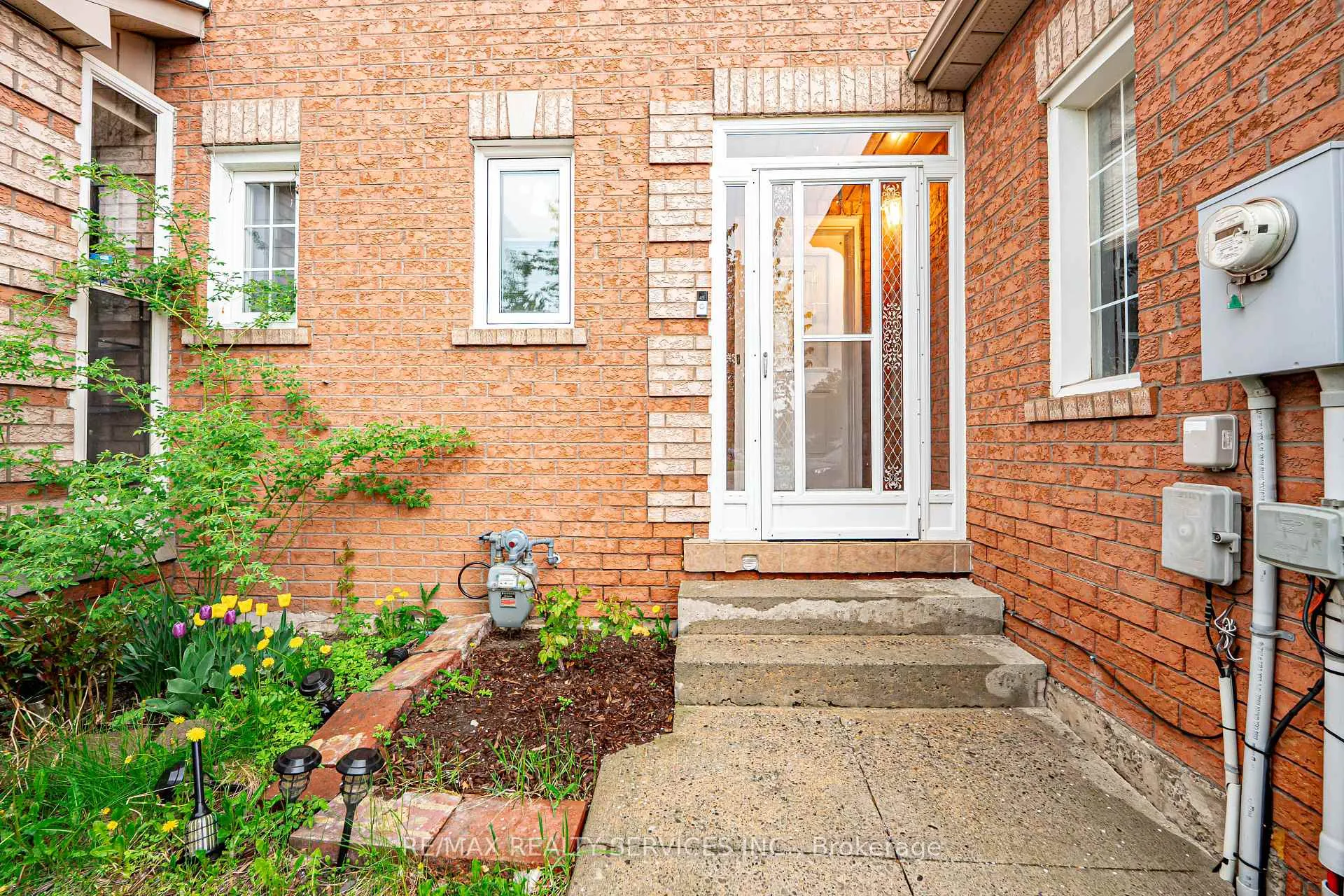 Photo 4 of 125 Lent Crescent, Brampton, Fletcher's West — HOMEH