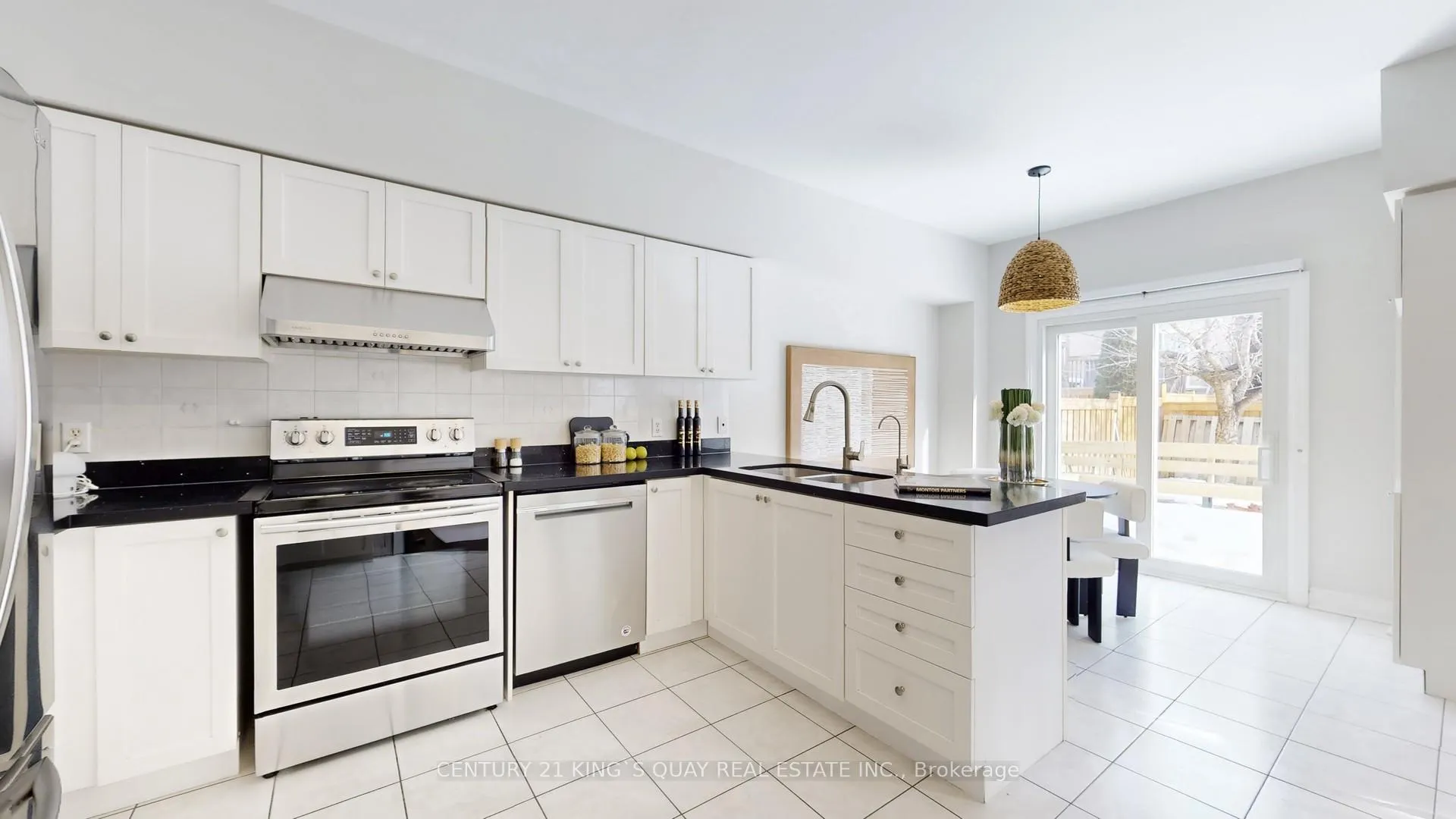Photo 17 of 92 Canterfield Close, Markham, Markville — HOMEH