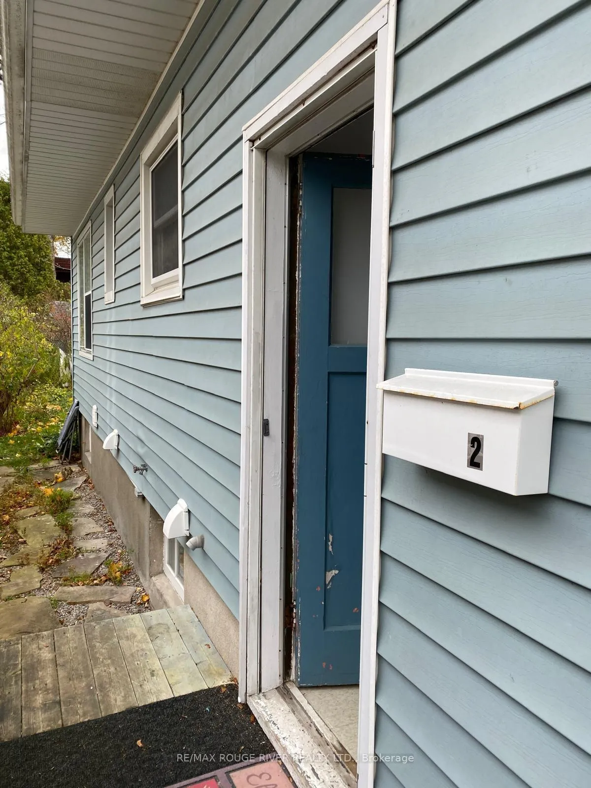 Front of 200 Trent Street E