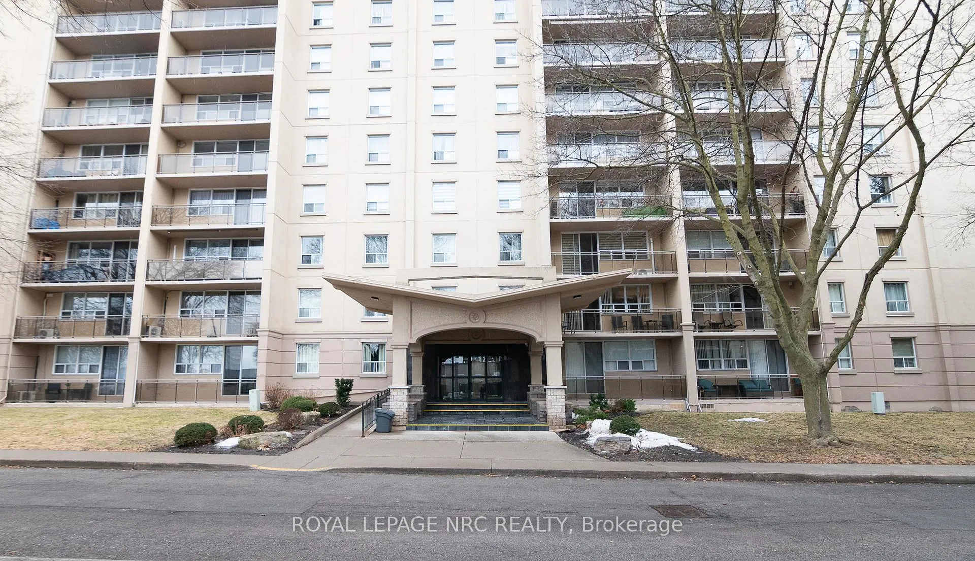 Front of Unit 907, 6400 Huggins Street