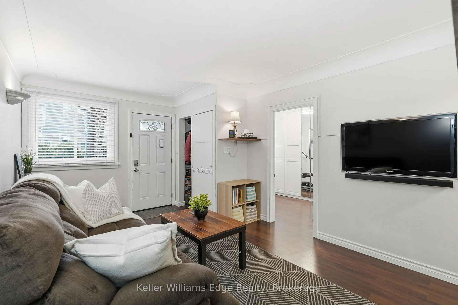 Photo 5 of 75 Cambridge Avenue, Hamilton, Crown Point — HOMEH