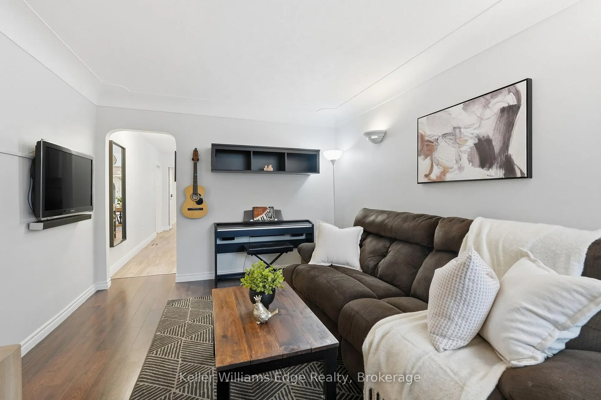 Photo 17 of 75 Cambridge Avenue, Hamilton, Crown Point — HOMEH