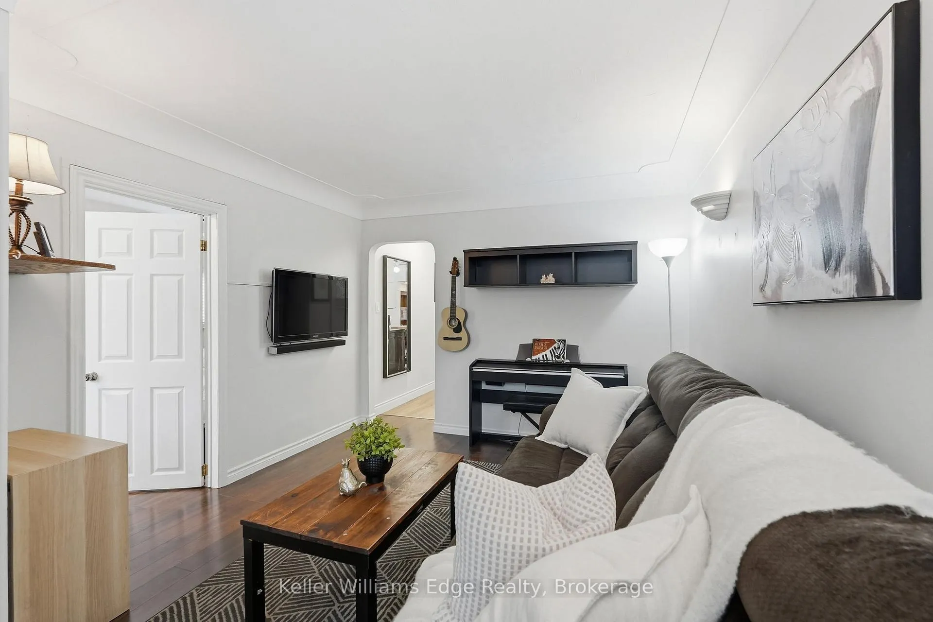 Photo 18 of 75 Cambridge Avenue, Hamilton, Crown Point — HOMEH