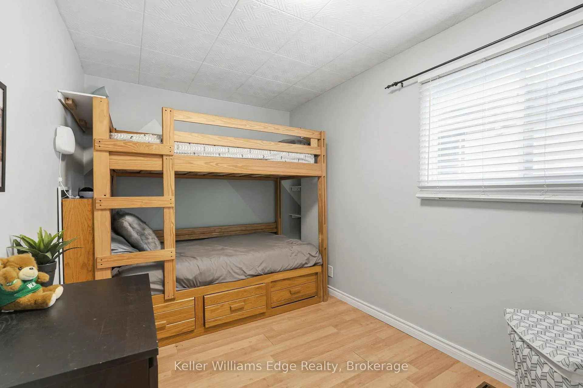 Photo 23 of 75 Cambridge Avenue, Hamilton, Crown Point — HOMEH