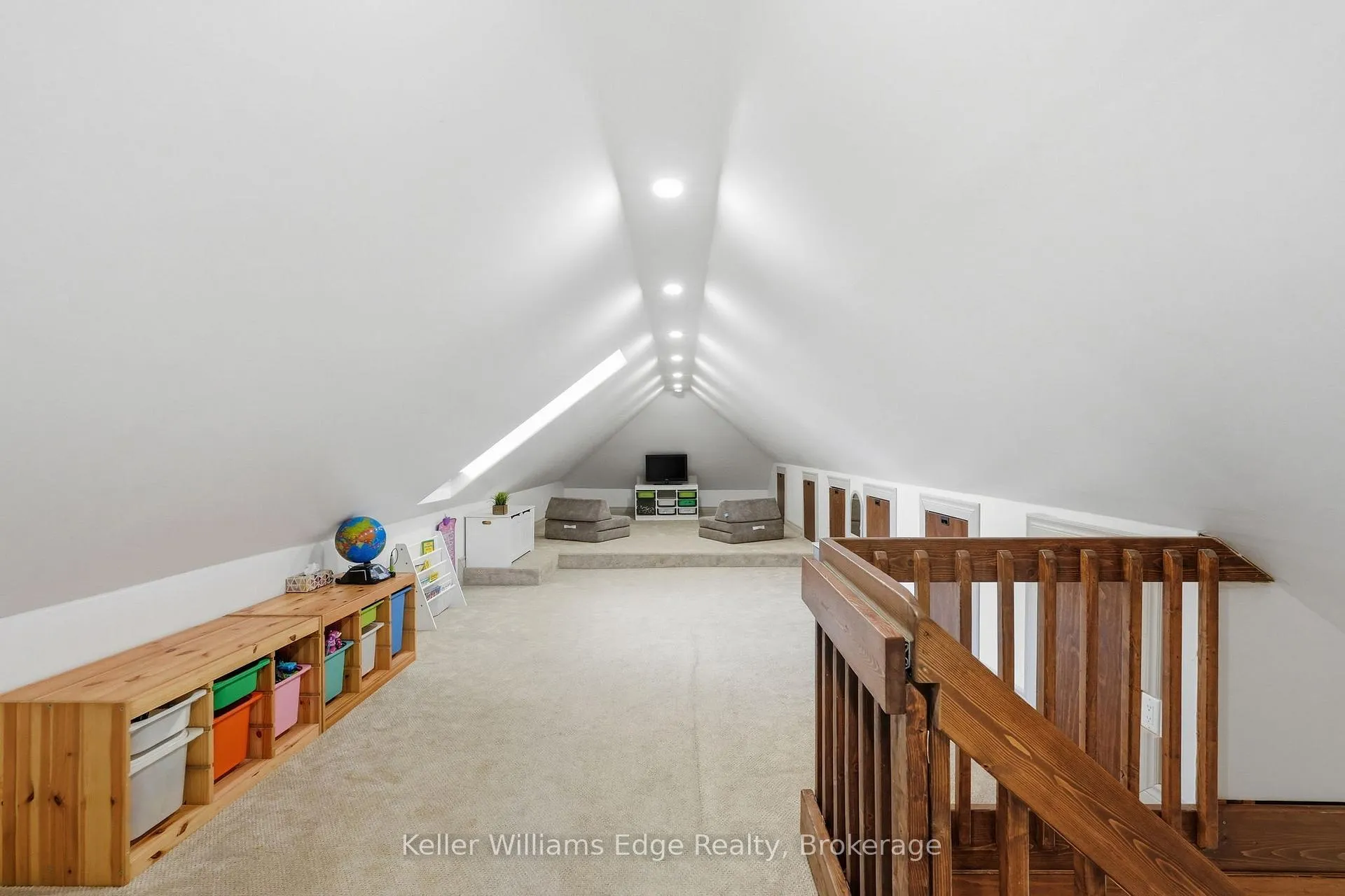Photo 27 of 75 Cambridge Avenue, Hamilton, Crown Point — HOMEH