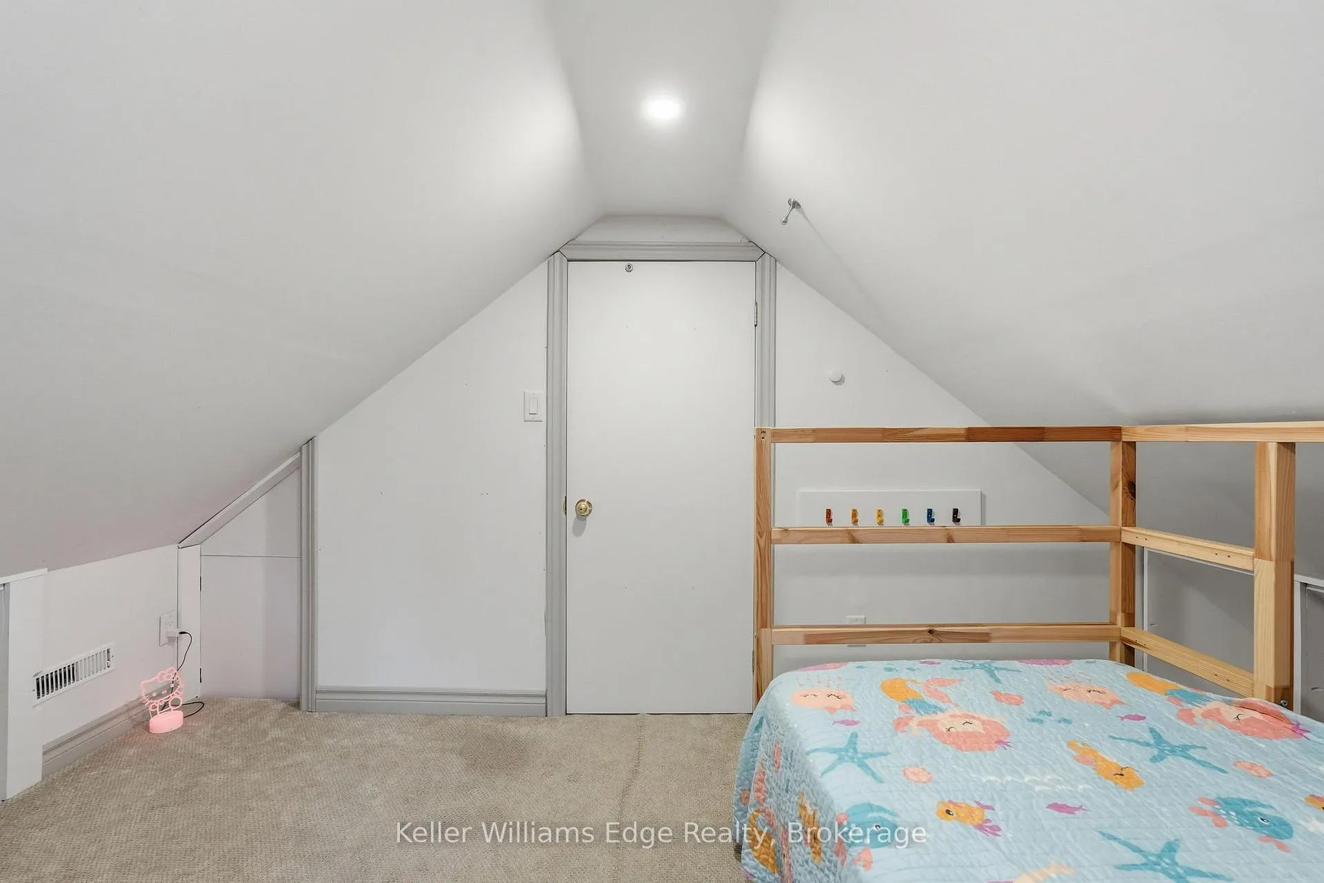 Photo 32 of 75 Cambridge Avenue, Hamilton, Crown Point — HOMEH