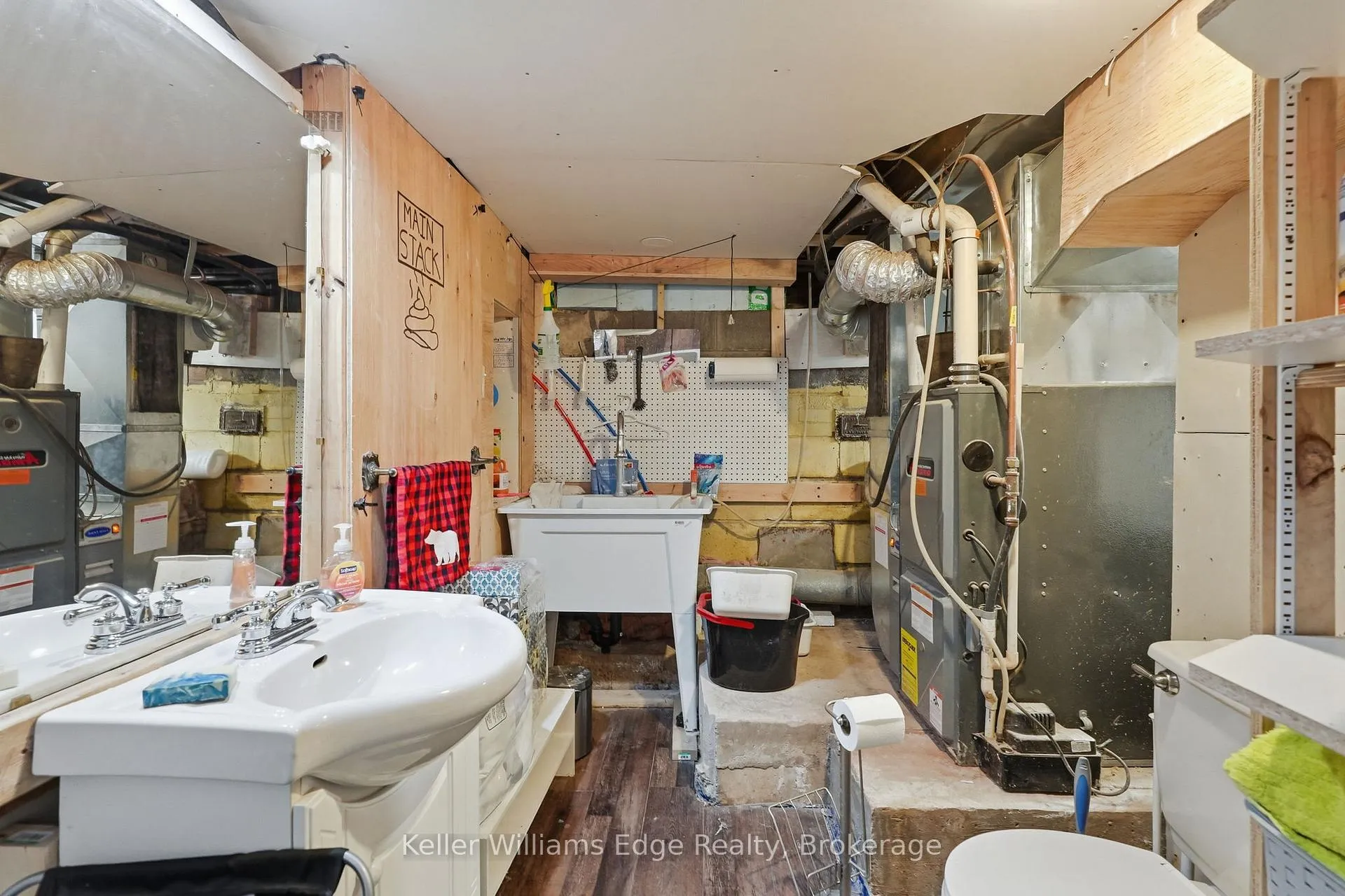 Photo 34 of 75 Cambridge Avenue, Hamilton, Crown Point — HOMEH