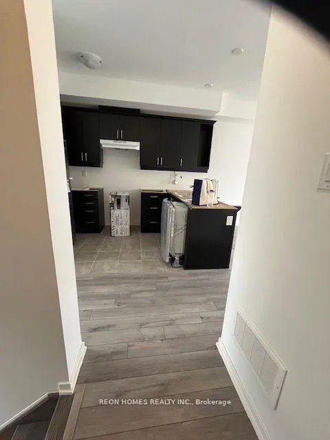 Photo 4 of 764 Heathrow Path, Oshawa, Samac — HOMEH