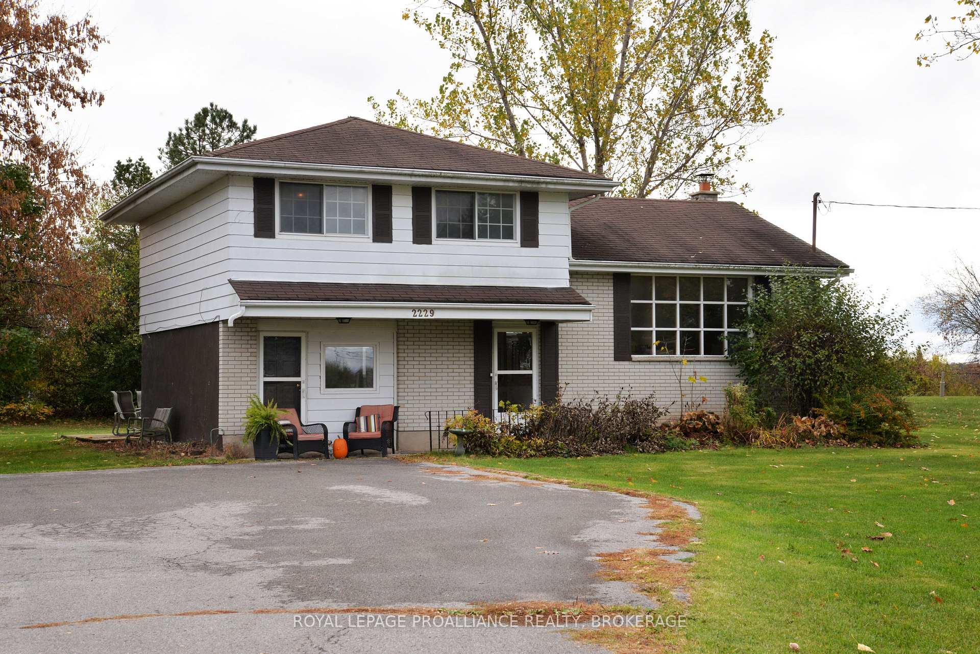 Photo 2 of 2229 Paul Boulevard N, Kingston, City North of 401 — HOMEH