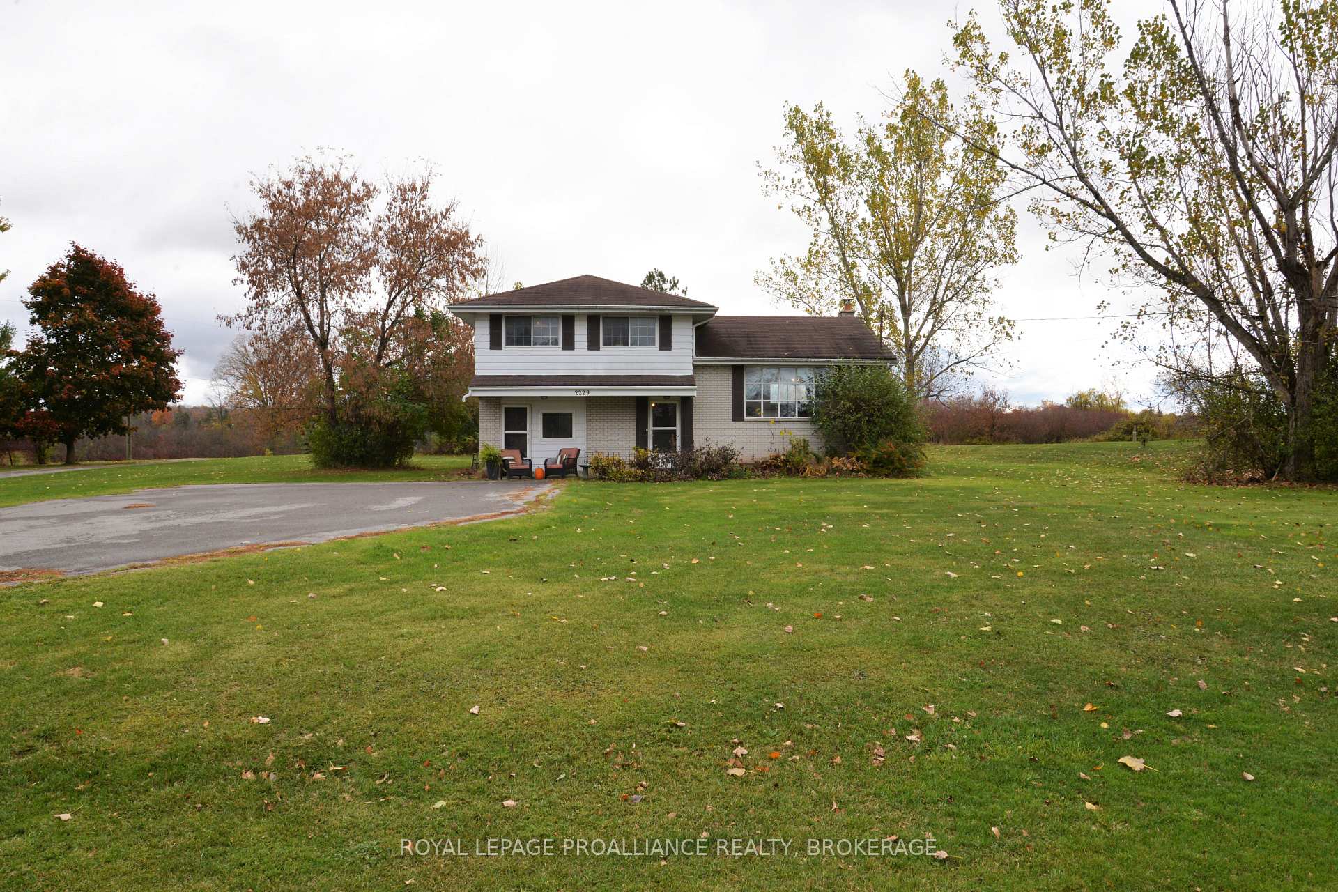 Photo 3 of 2229 Paul Boulevard N, Kingston, City North of 401 — HOMEH