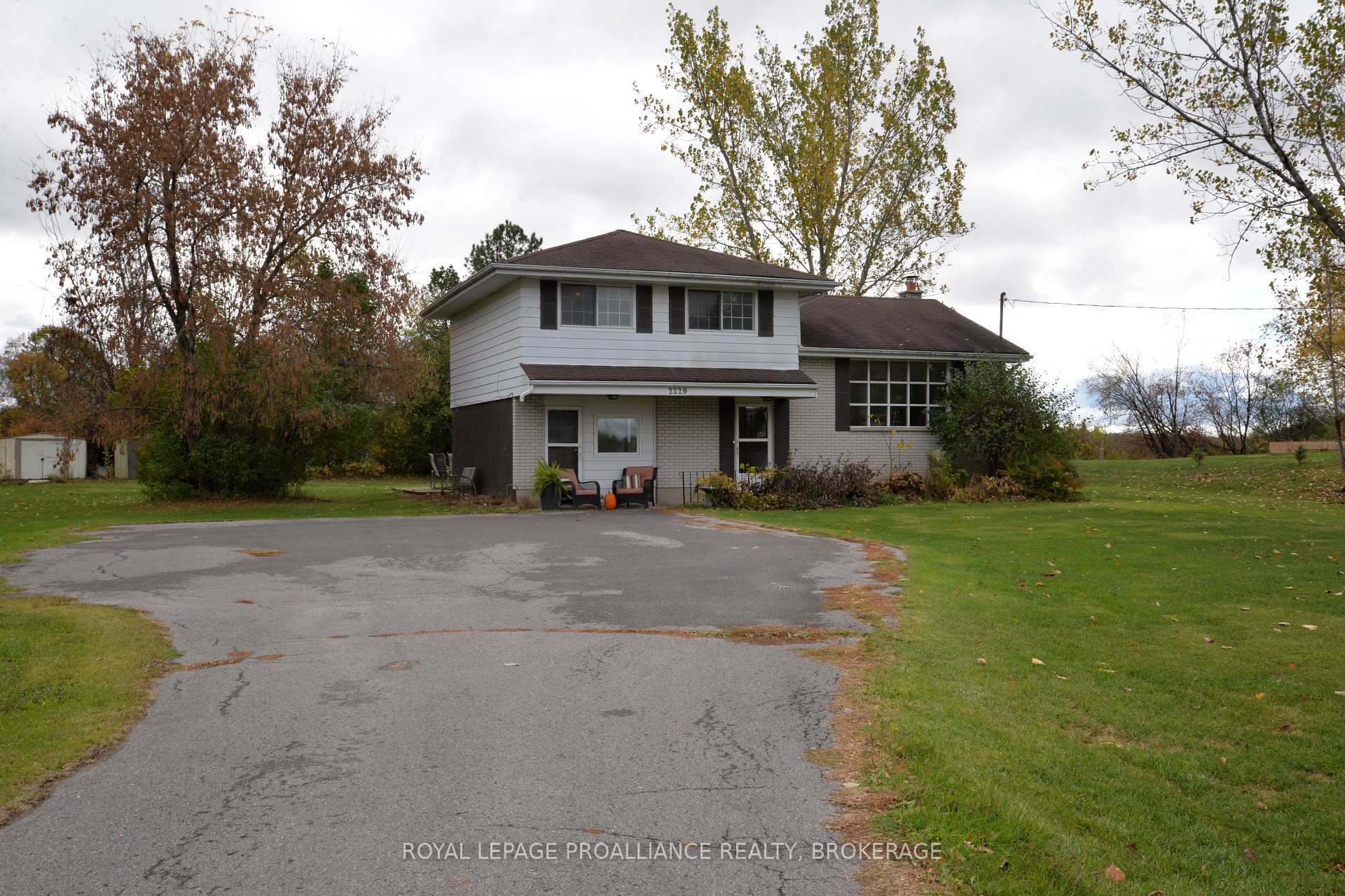 Photo 4 of 2229 Paul Boulevard N, Kingston, City North of 401 — HOMEH
