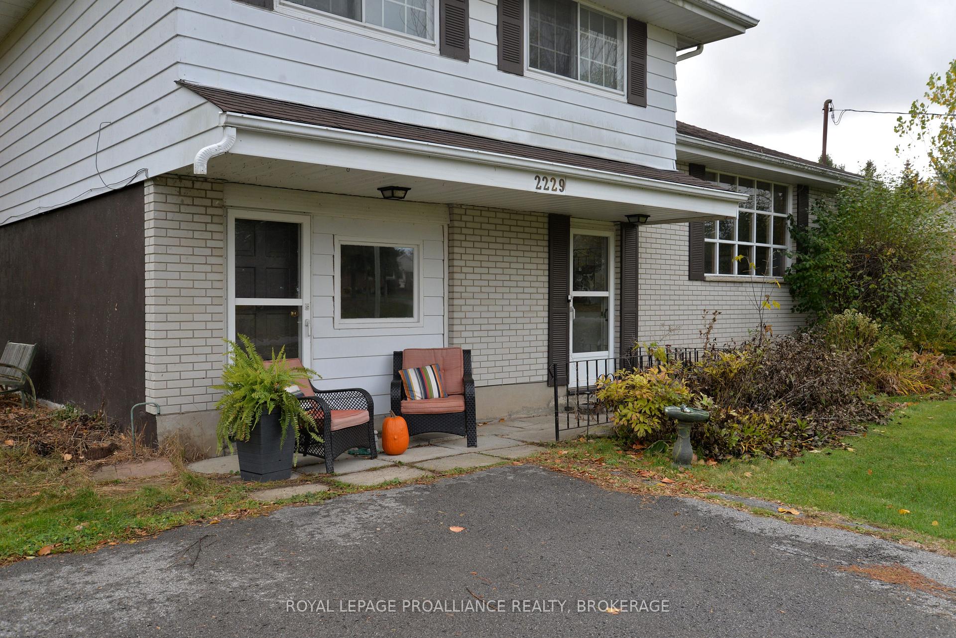 Photo 5 of 2229 Paul Boulevard N, Kingston, City North of 401 — HOMEH